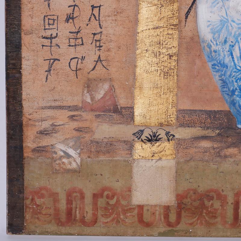 Peinture à l'huile et collage sur toile de jute d'une jarre chinoise bleue et blanche dans une réalité déconstruite avec un mélange évocateur de techniques. Exécuté dans le style de la fresque. Signé Jacques Lamy en bas à droite.