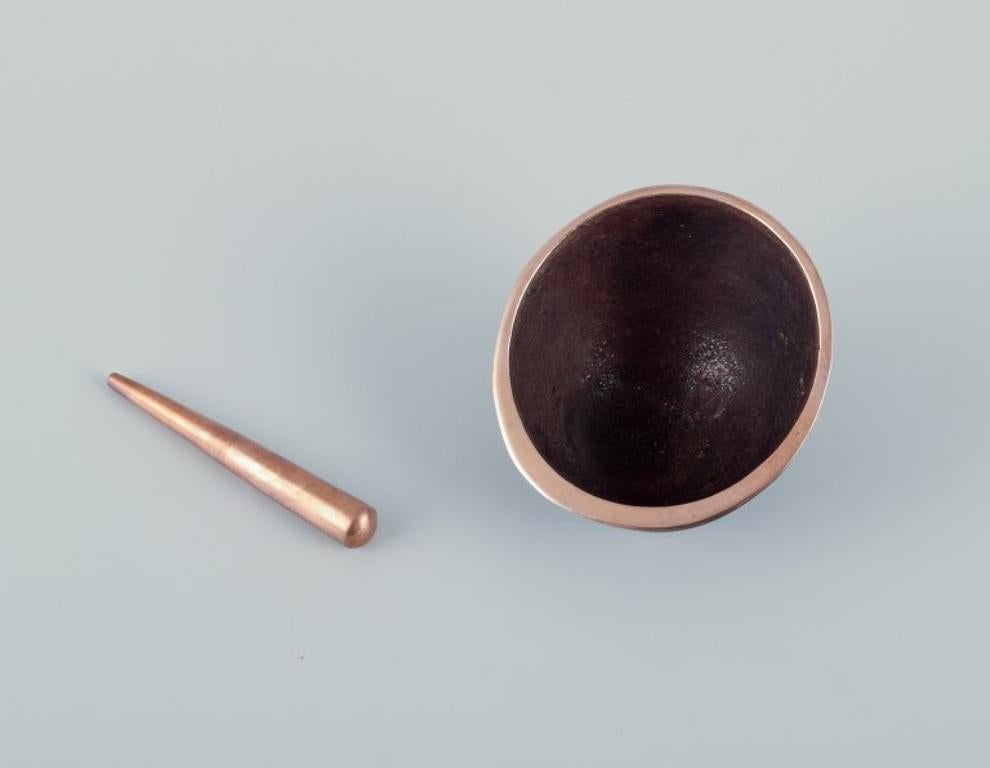 Jacques Lauterbach, French artist. 
Mortar and pestle in solid bronze. Modernist design.
Late 20th century.
Signed.
In excellent condition with small scratch on the front.
Dimensions: H 4.5 cm x D 6.6 cm.