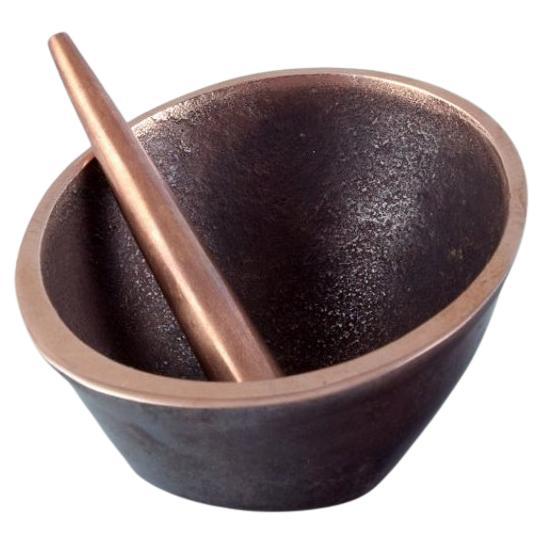 Jacques Lauterbach. Mortar and pestle in solid bronze. Late 20th C. For Sale