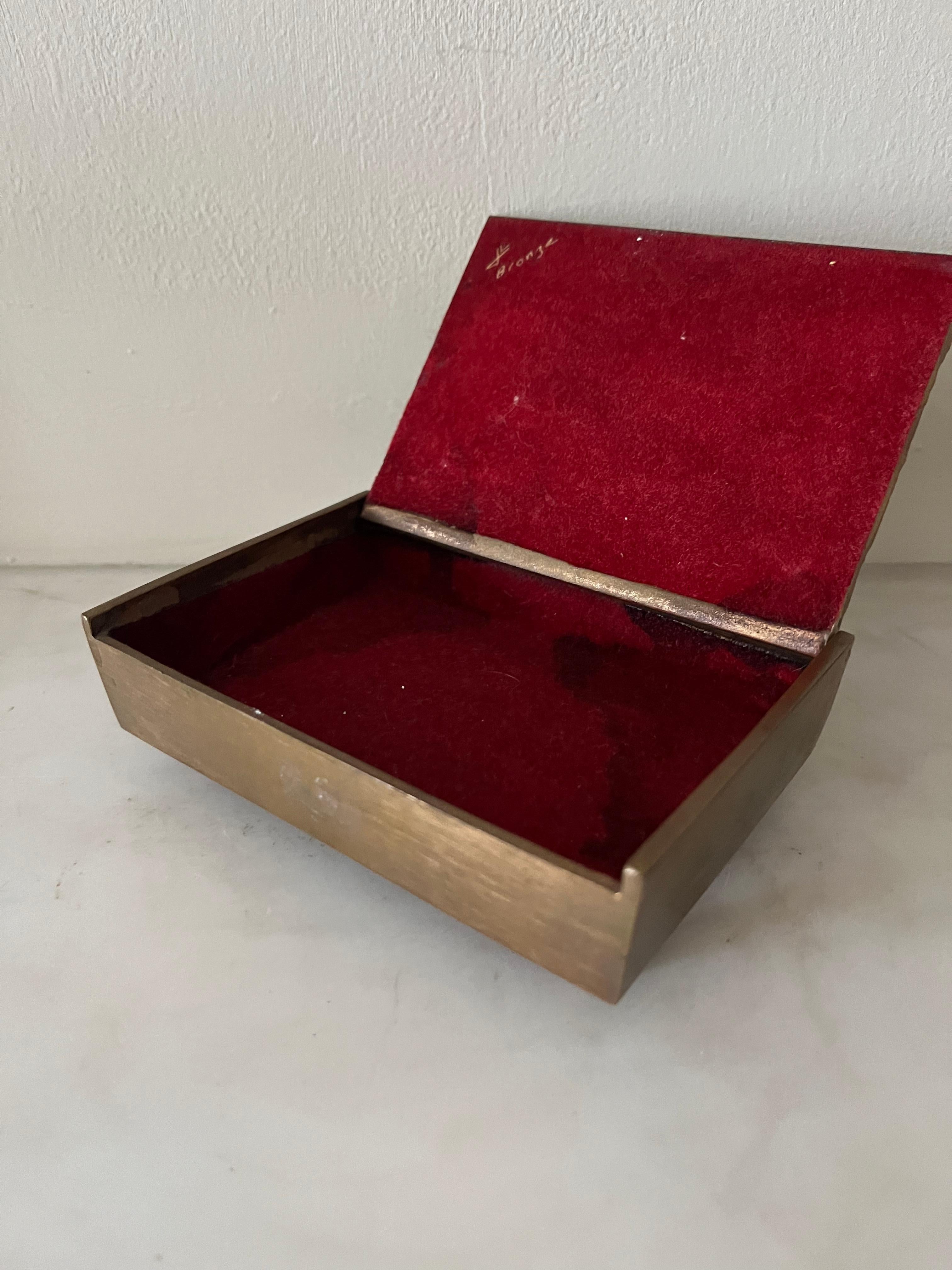 Bronze Jacques Lautertach small bronze box.  French c.1970’s For Sale