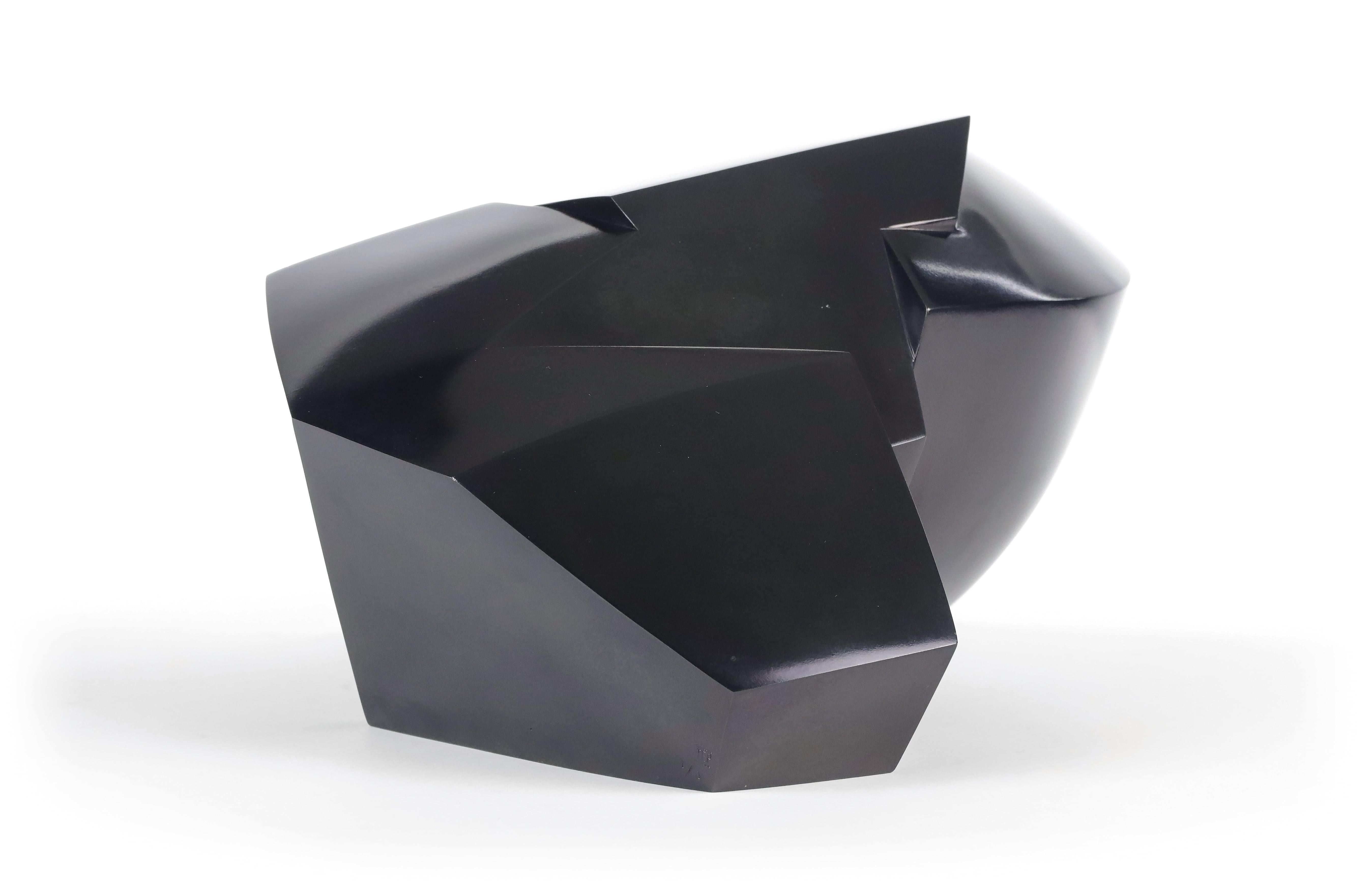 Kiode di Jacques Owczarek - Scultura animale in bronzo di una rana, nera e geometrica in vendita 3