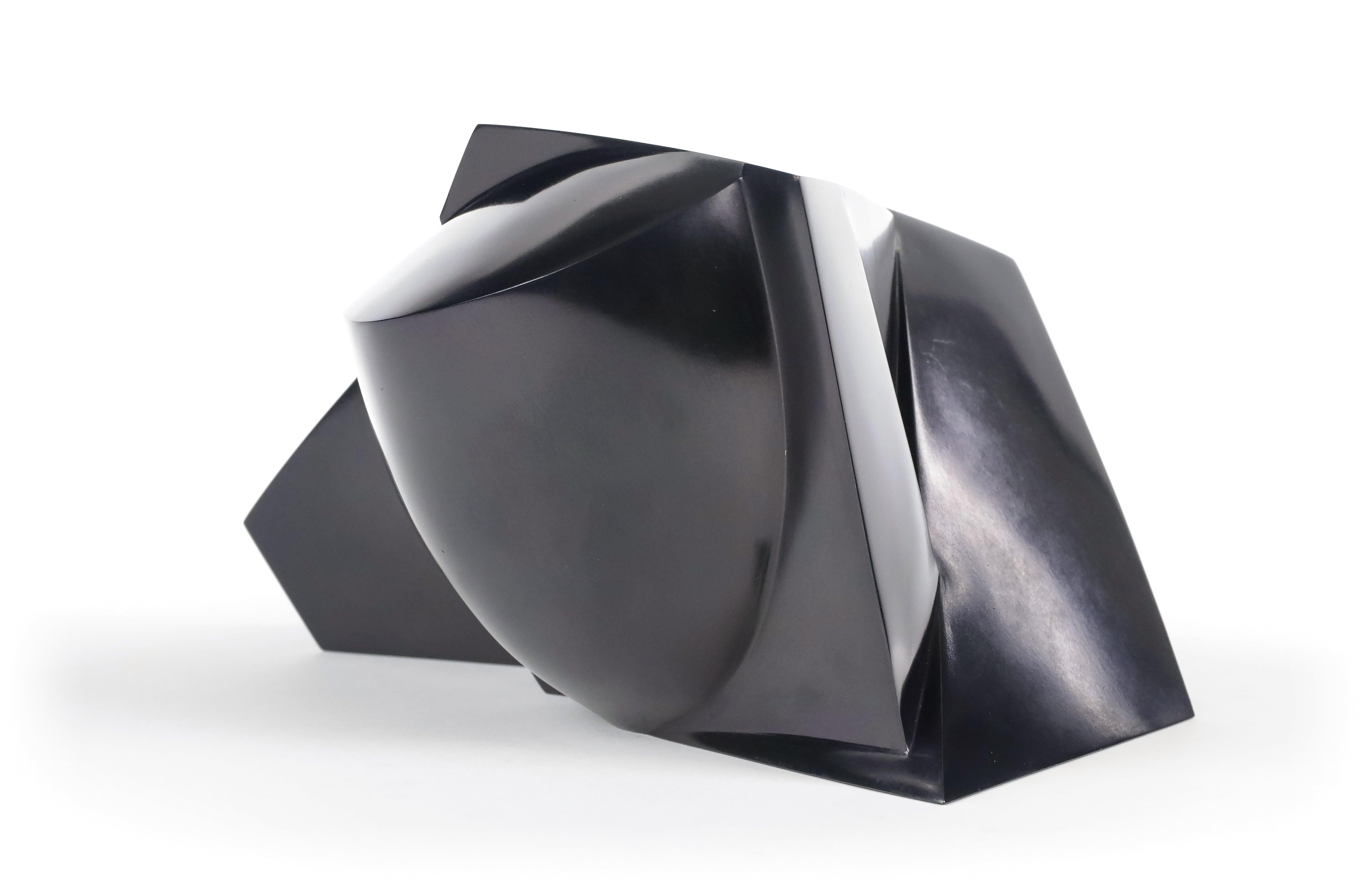Kiode di Jacques Owczarek - Scultura animale in bronzo di una rana, nera e geometrica in vendita 4