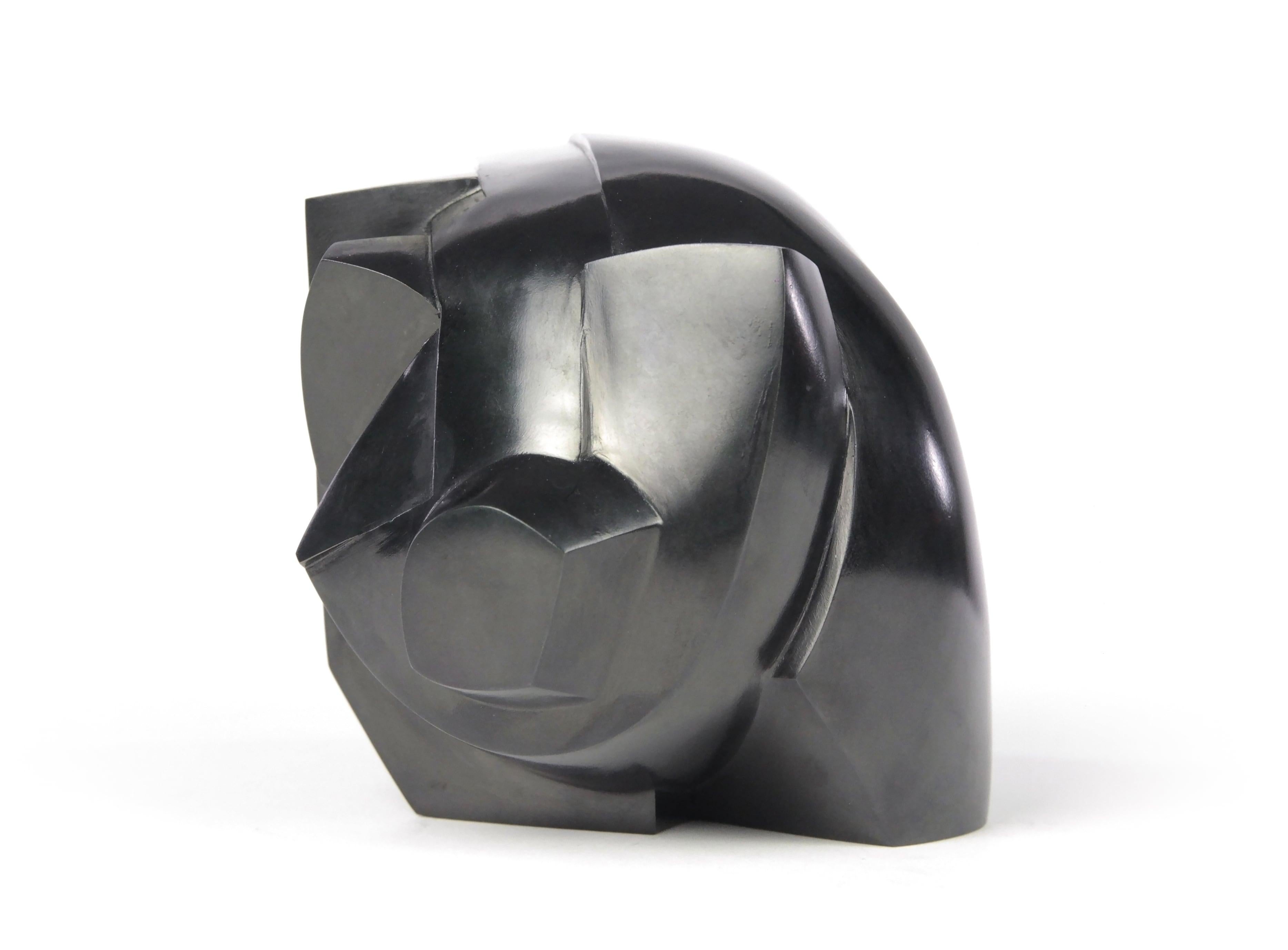 Kioo by Jacques Owczarek - Sculpture animalière en bronze représentant un cochon, noir en vente 2