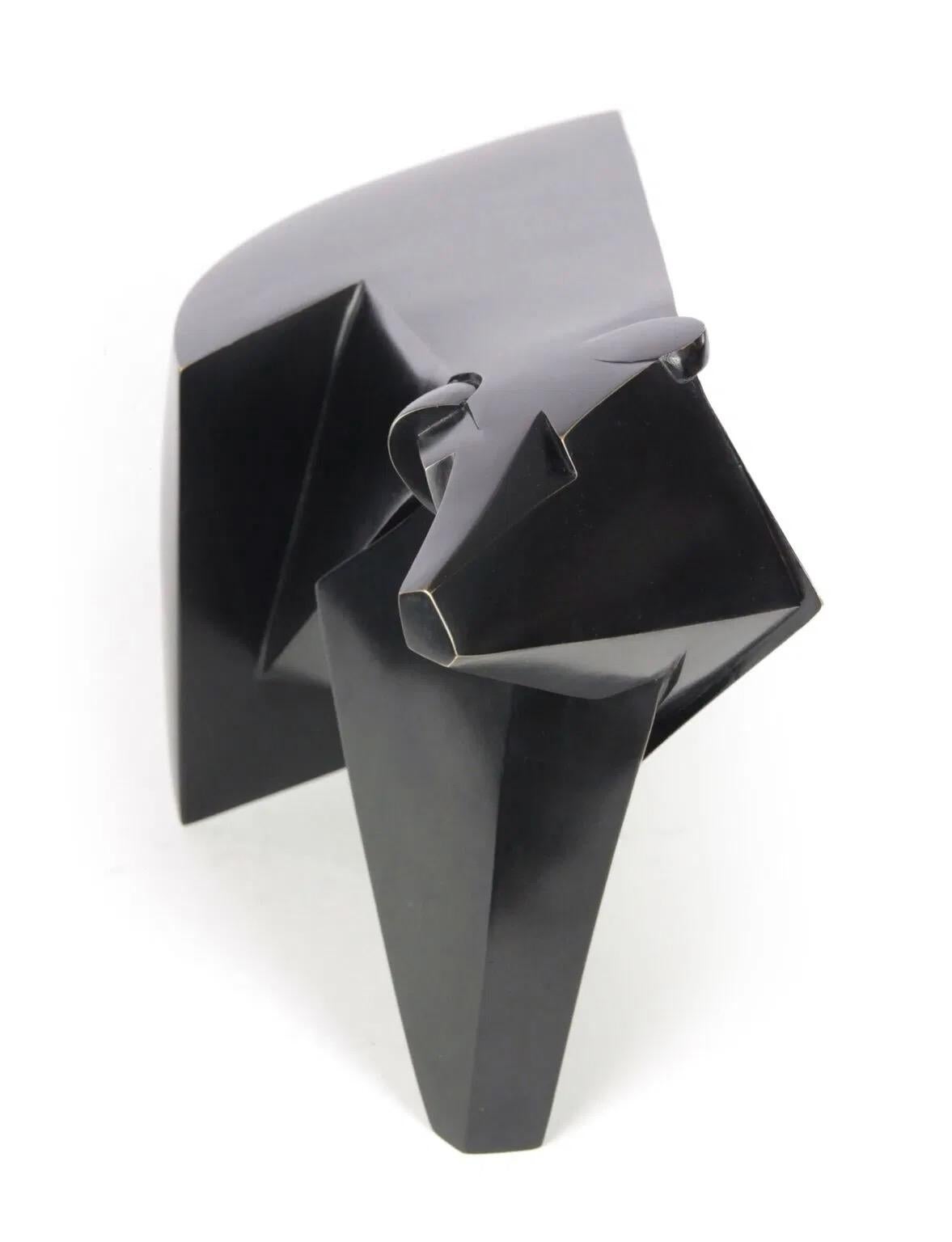 Kiora by Jacques Owczarek - Animal bronze sculpture, bear, geometric For Sale 1