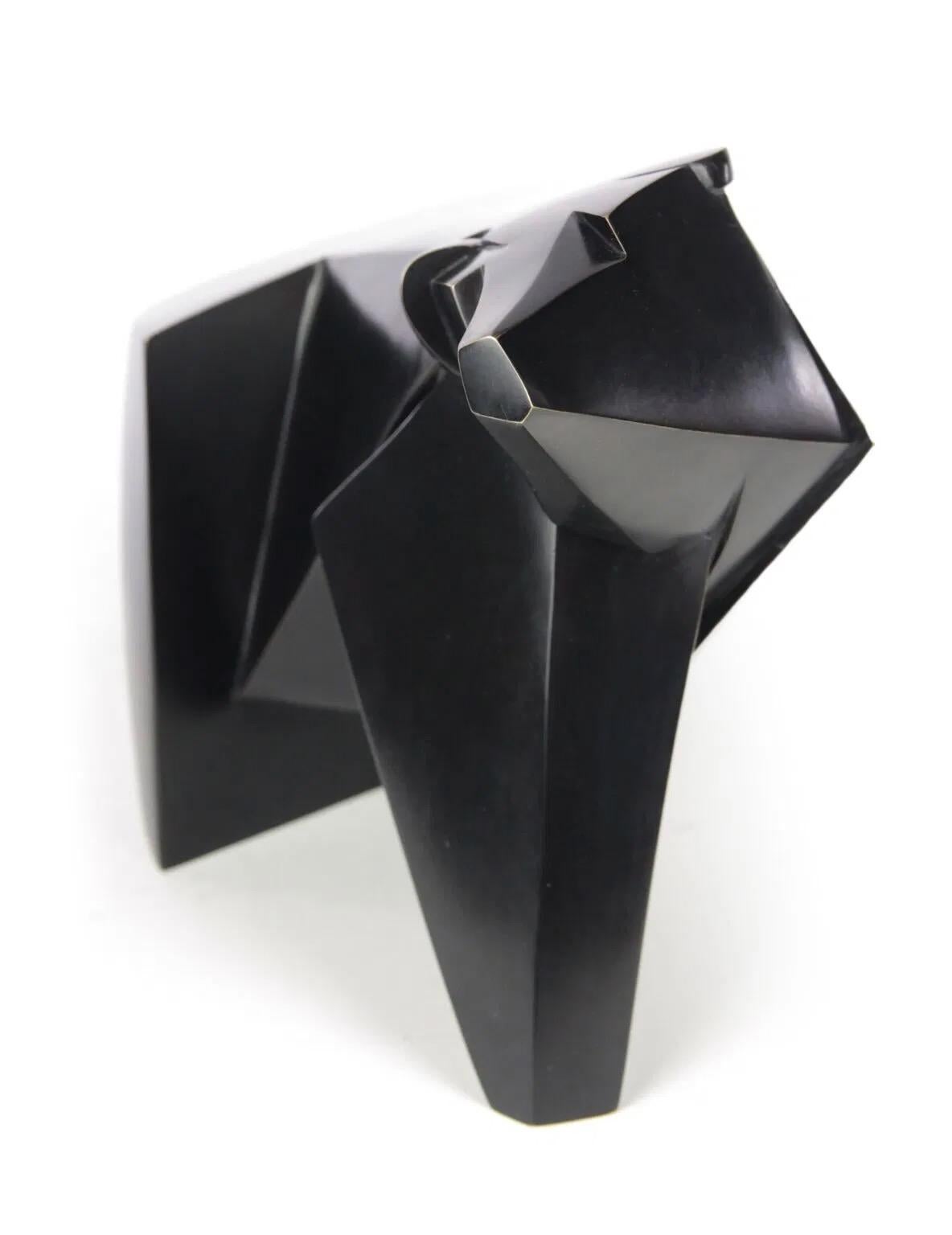 Kiora by Jacques Owczarek - Animal bronze sculpture, bear, geometric For Sale 3
