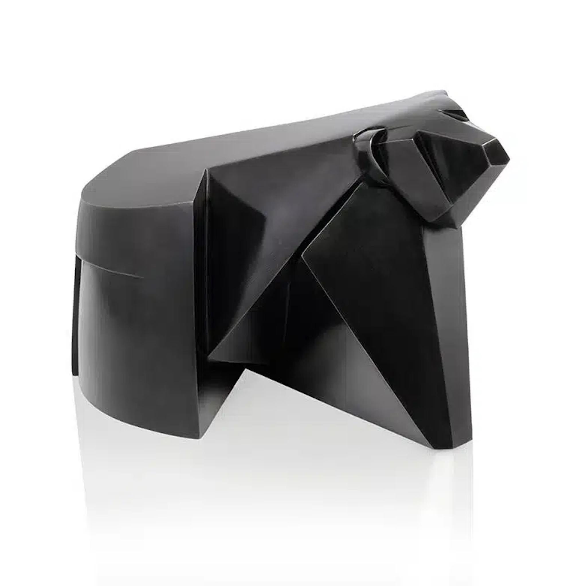 Kiora by Jacques Owczarek - Animal bronze sculpture, bear, geometric