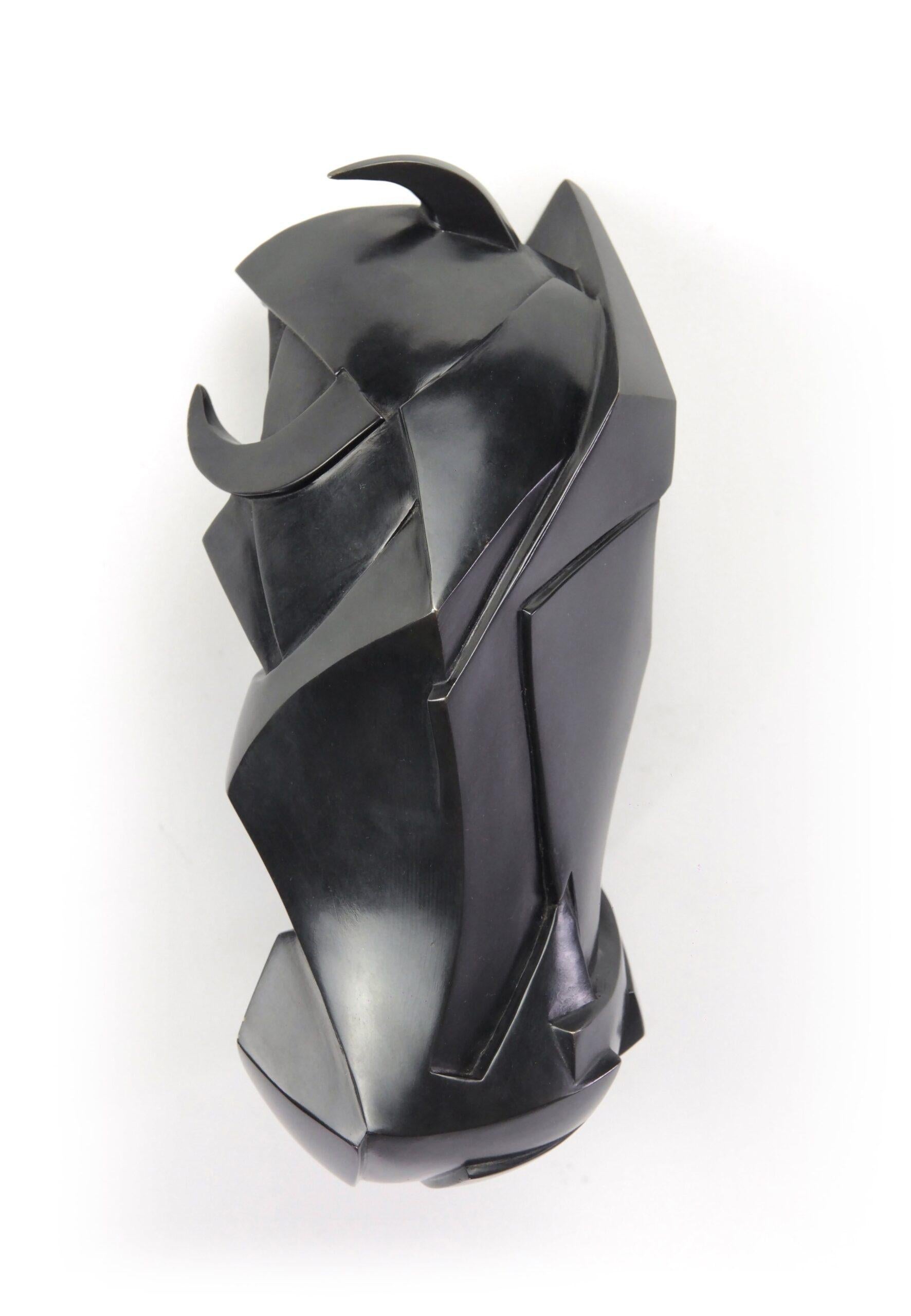 Kioshimura von Jacques Owczarek – schwarze Tier-Bronze-Skulptur eines Stiers, glatt im Angebot 6