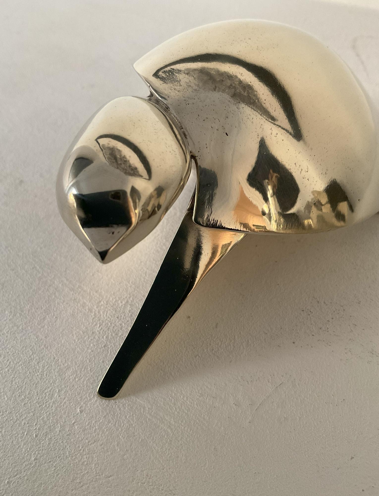 Takioaka Must von Jacques Owczarek - Skulptur aus weißer Bronze, Tier im Angebot 4