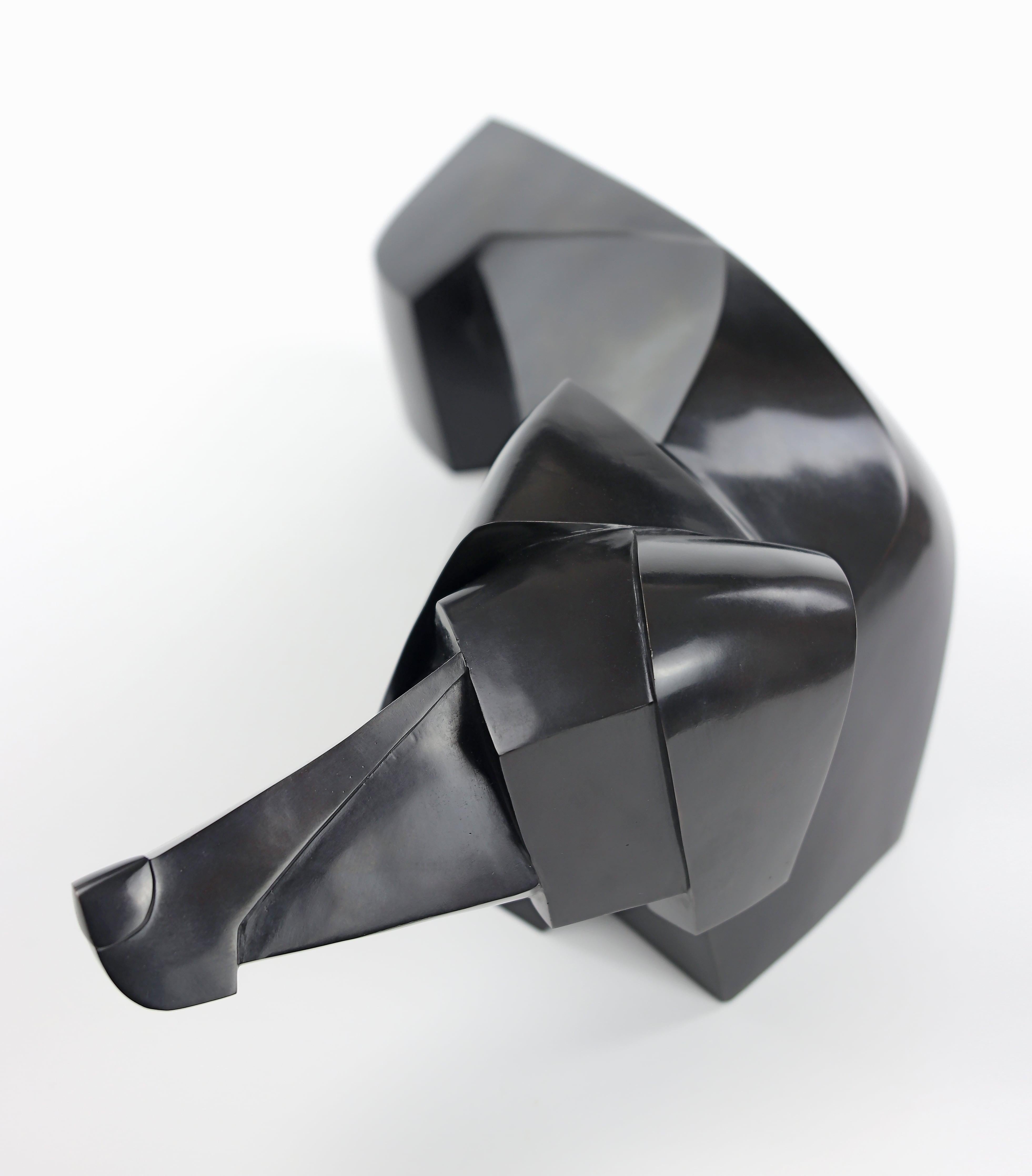 Teckio par Jacques Owczarek - Sculpture animalière en bronze d'un chien, teckel, noir en vente 1