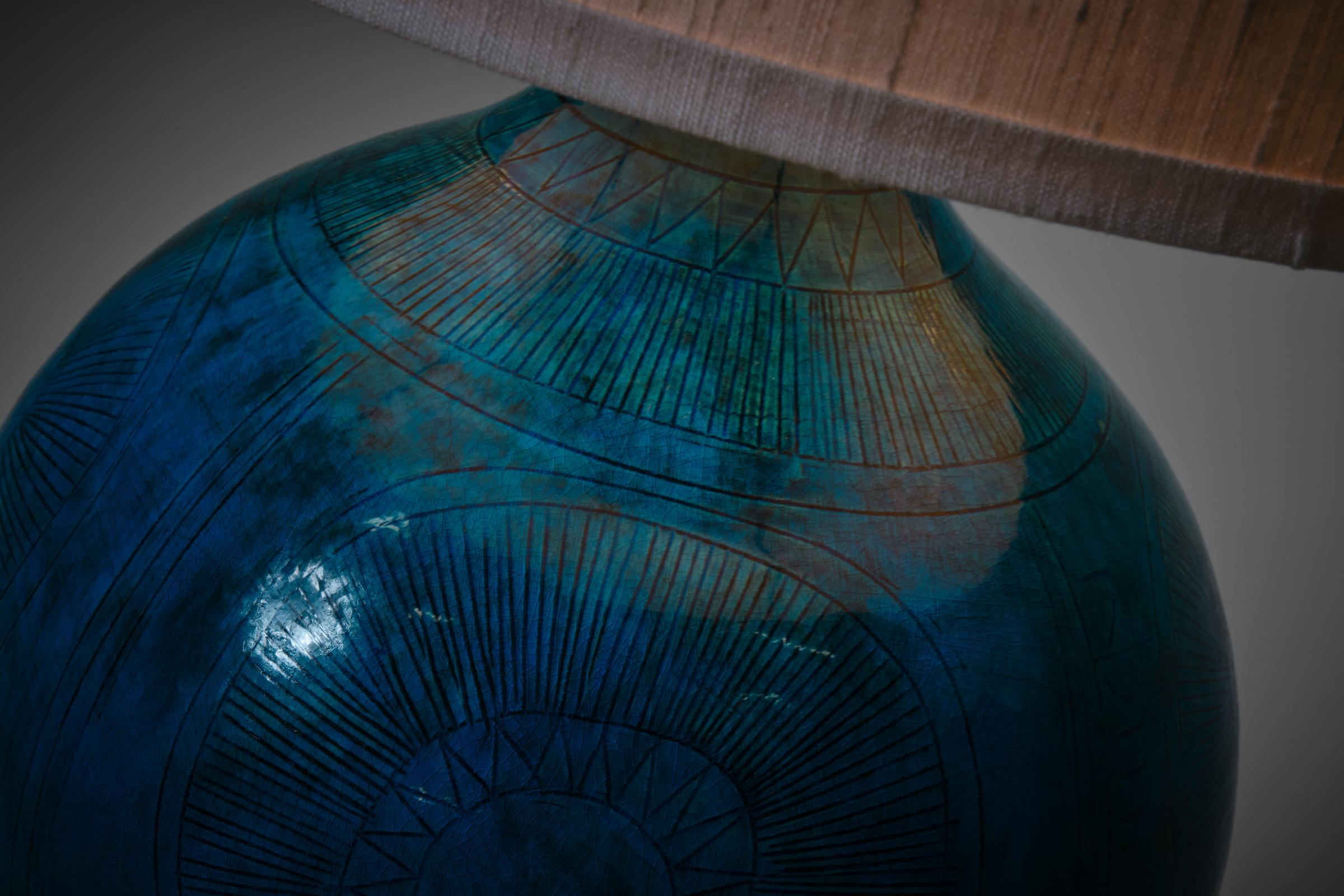 Mid-Century Modern Lampe de table en céramique bleu azur de Jacques Pouchain, France, années 1960