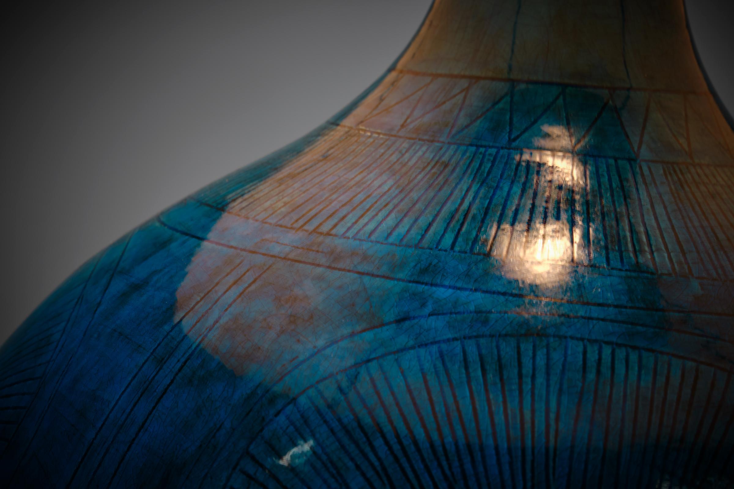 Milieu du XXe siècle Lampe de table en céramique bleu azur de Jacques Pouchain, France, années 1960