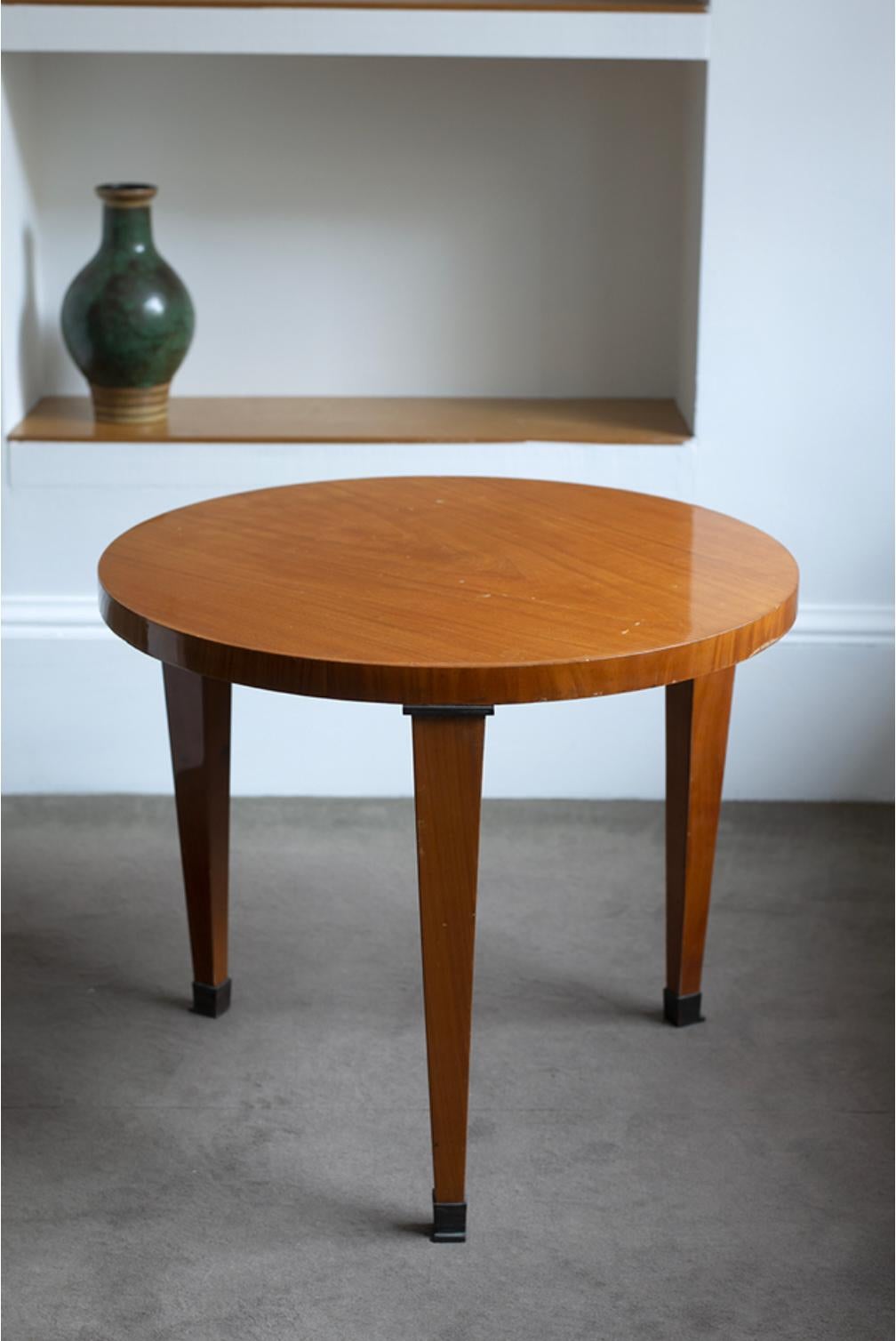 Extremely rare and beautiful guéridon or cocktail table by the renowned French designer Jacques Quinet. This art deco guéridon is composed of wild cherry and bronze. 

Please reference the book Jacques Quinet for more examples similar to this one. 