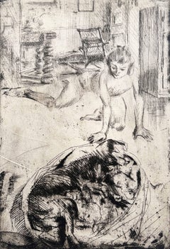 Minne joue avec un chien dans un panier Minne jouant avec un chien dans un panier