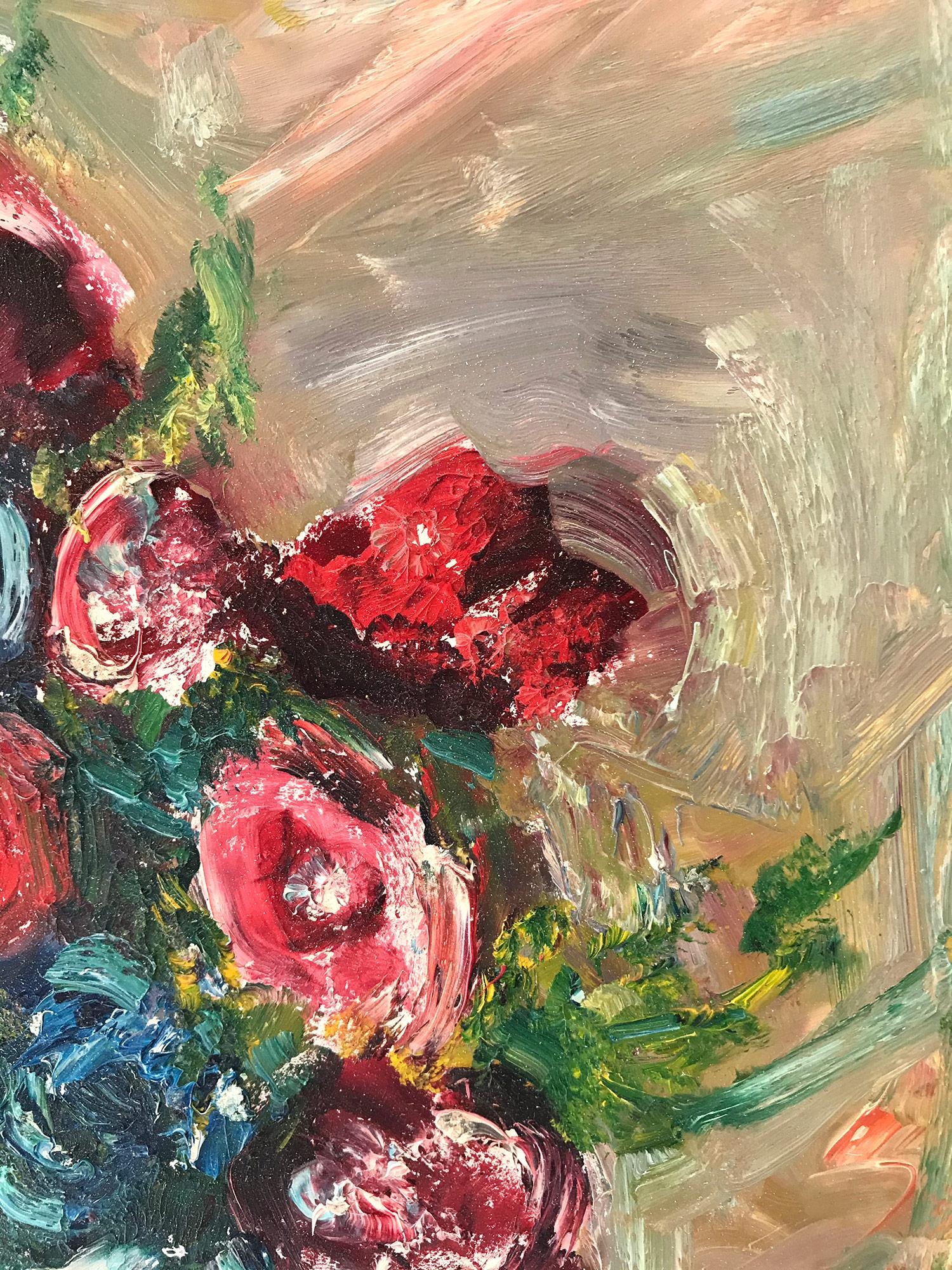 Este cuadro representa un caprichoso ramo de flores en un jarrón blanco que descansa sobre una mesa con un fondo multicolor. La obra está realizada de forma muy impresionista con colores y expresiones únicos. Este cuadro es una maravillosa muestra