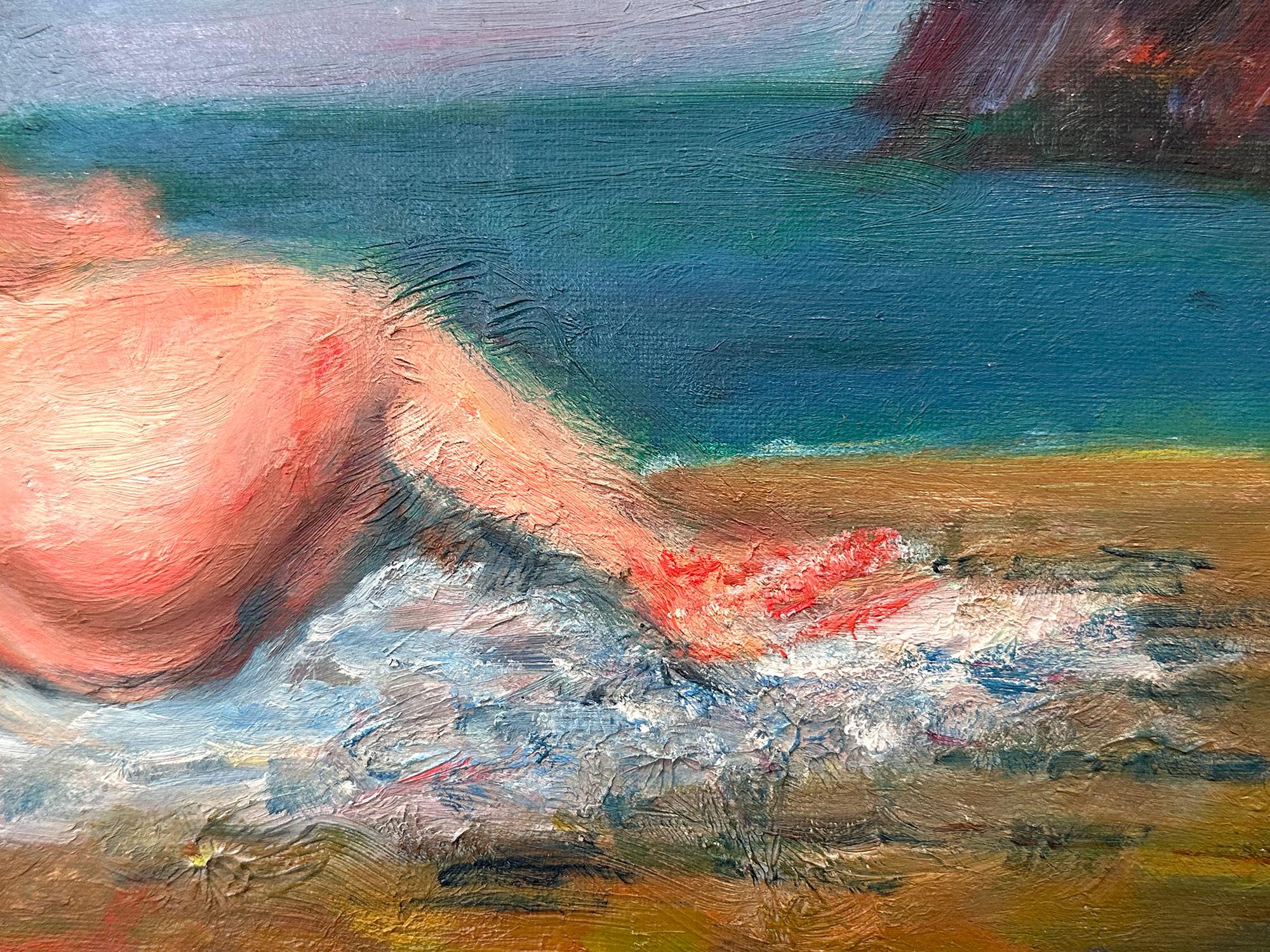 Questo quadro raffigura una scena stravagante di un bagnante nudo che si riposa in riva al mare su una coperta con la costa sullo sfondo. I colori vivaci e le pennellate veloci sono ciò che rende questo dipinto così attraente e desiderabile. L'opera