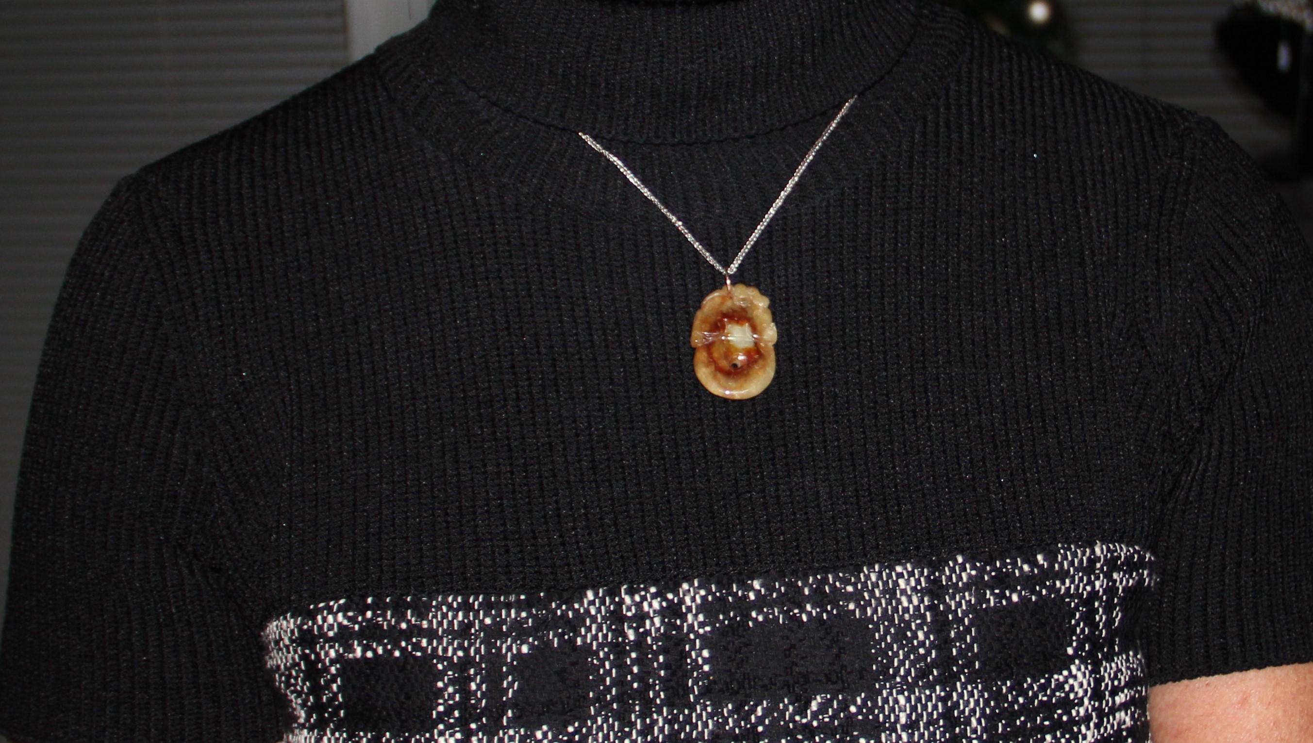 Collana con ciondolo di giada in oro giallo 14 carati in vendita 1