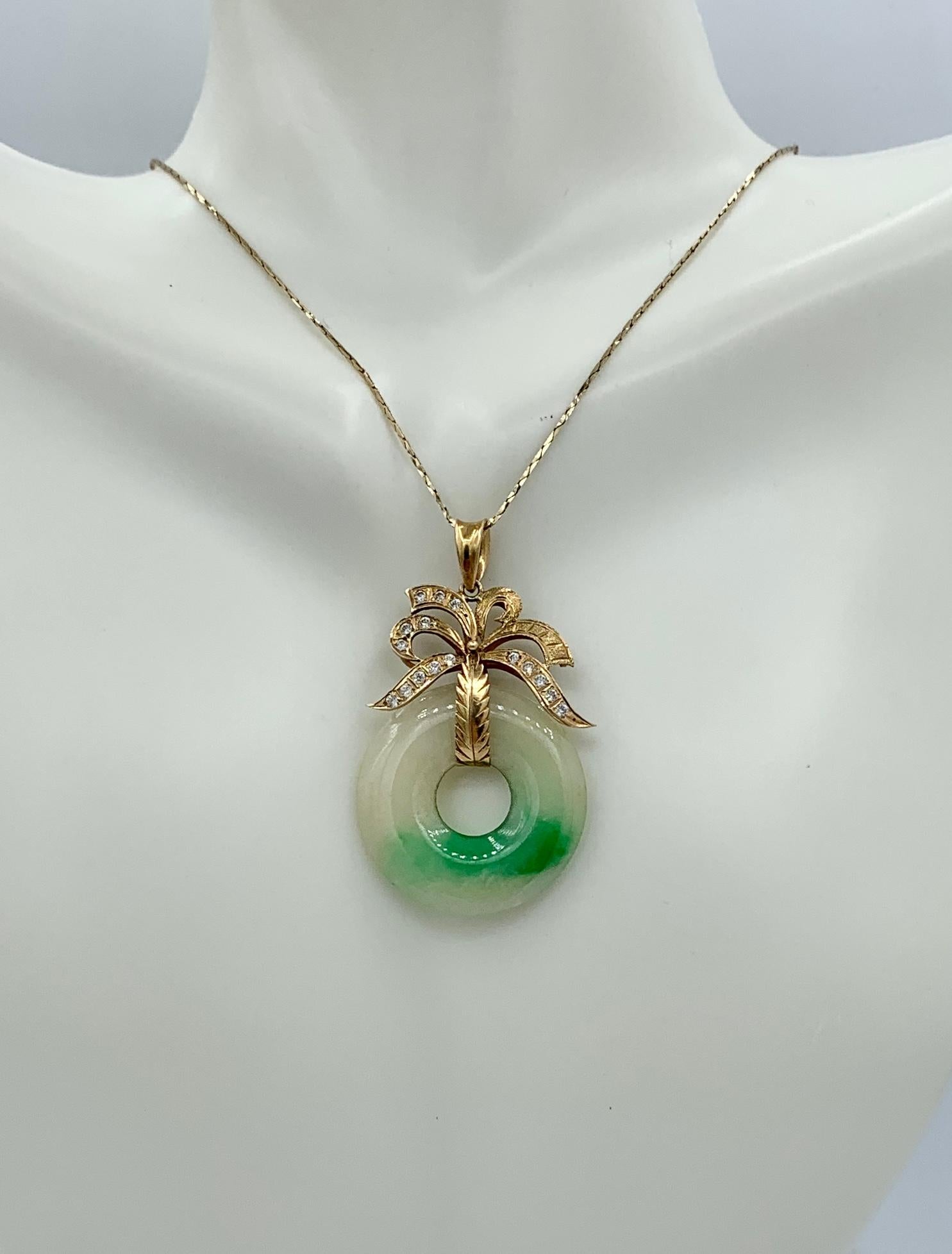 Contemporary Jade 16 Diamond Circle Pendant Necklace Antique 14 Karat Gold For Sale