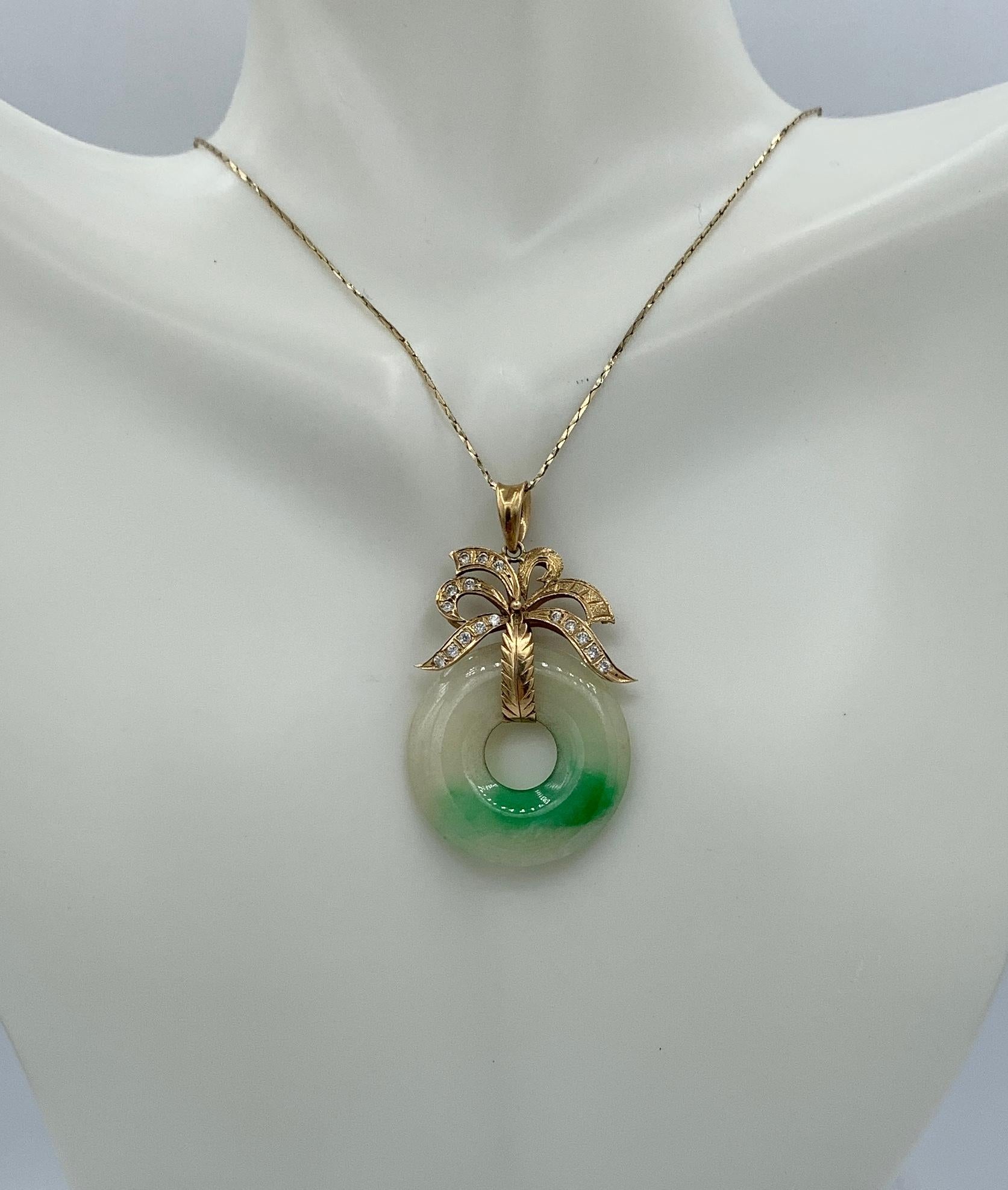 Round Cut Jade 16 Diamond Circle Pendant Necklace Antique 14 Karat Gold For Sale