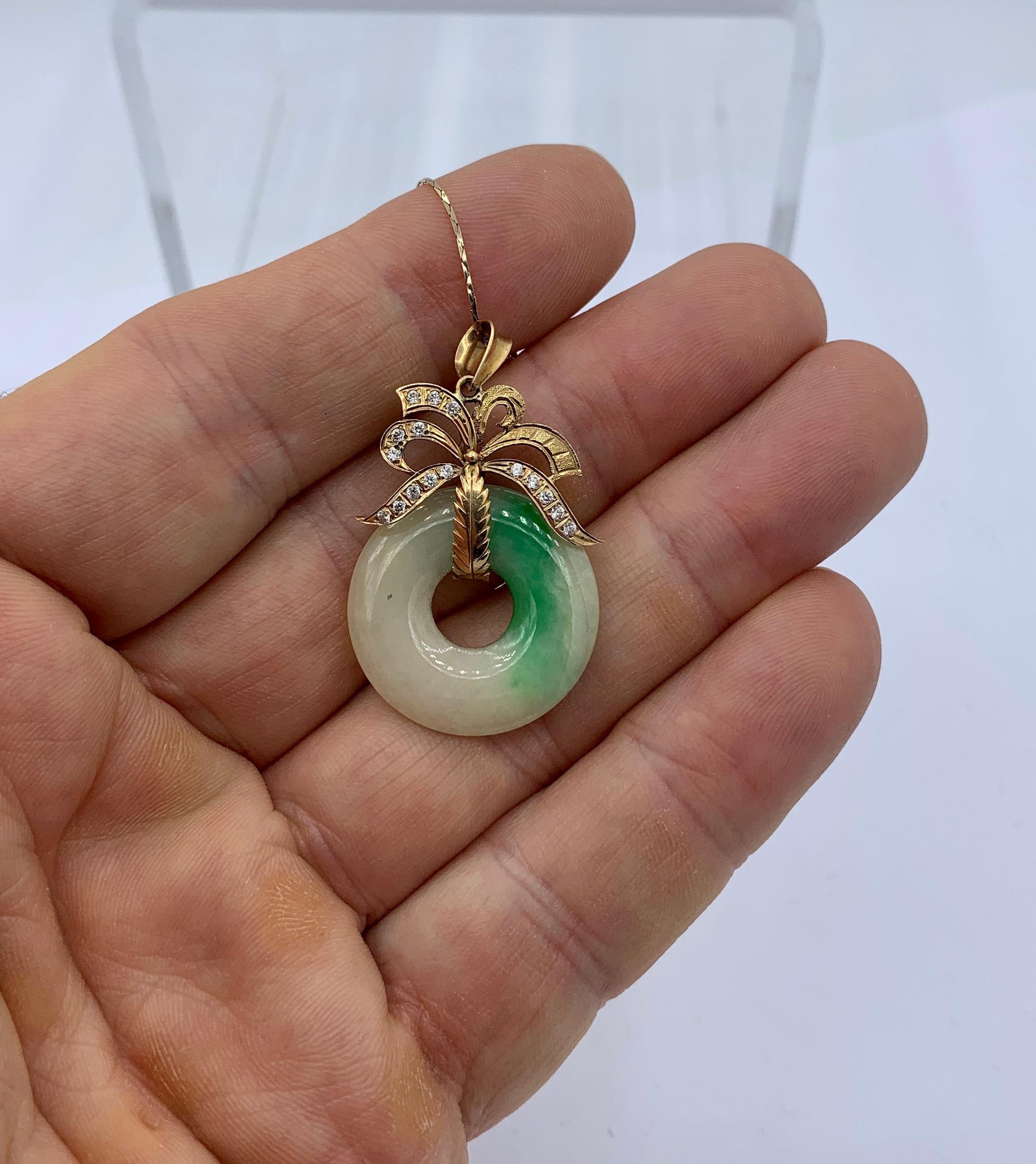 Jade 16 Diamond Circle Pendant Necklace Antique 14 Karat Gold For Sale 1