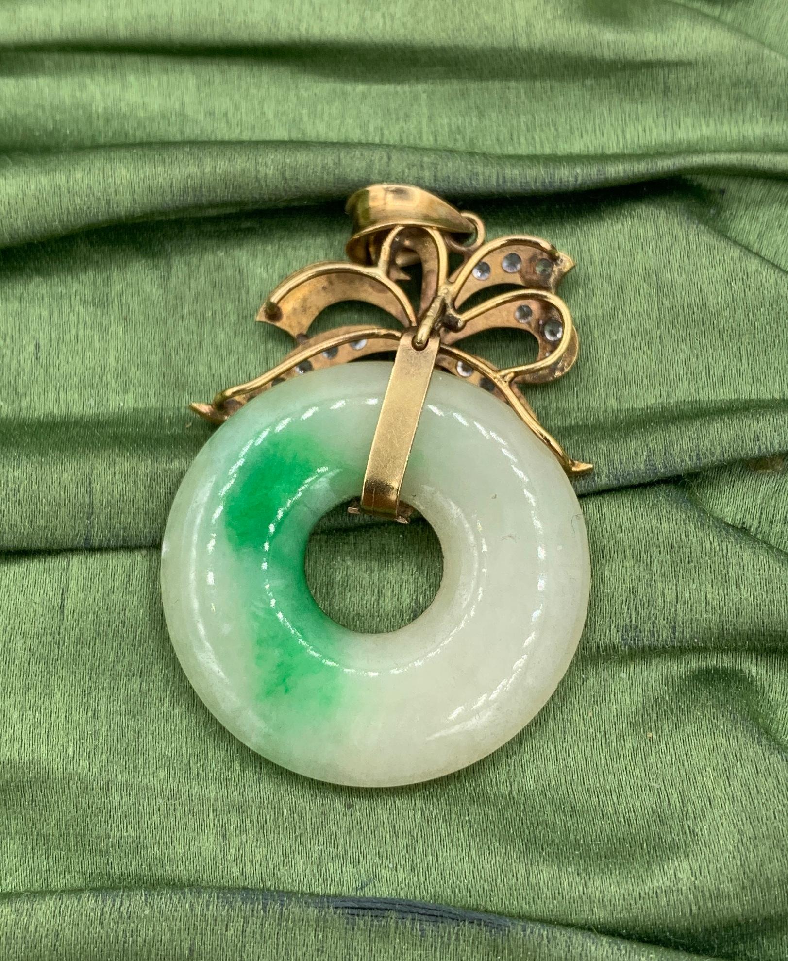 Collar Colgante Círculo Jade 16 Diamantes Oro 14 Kilates Antiguo en venta 3