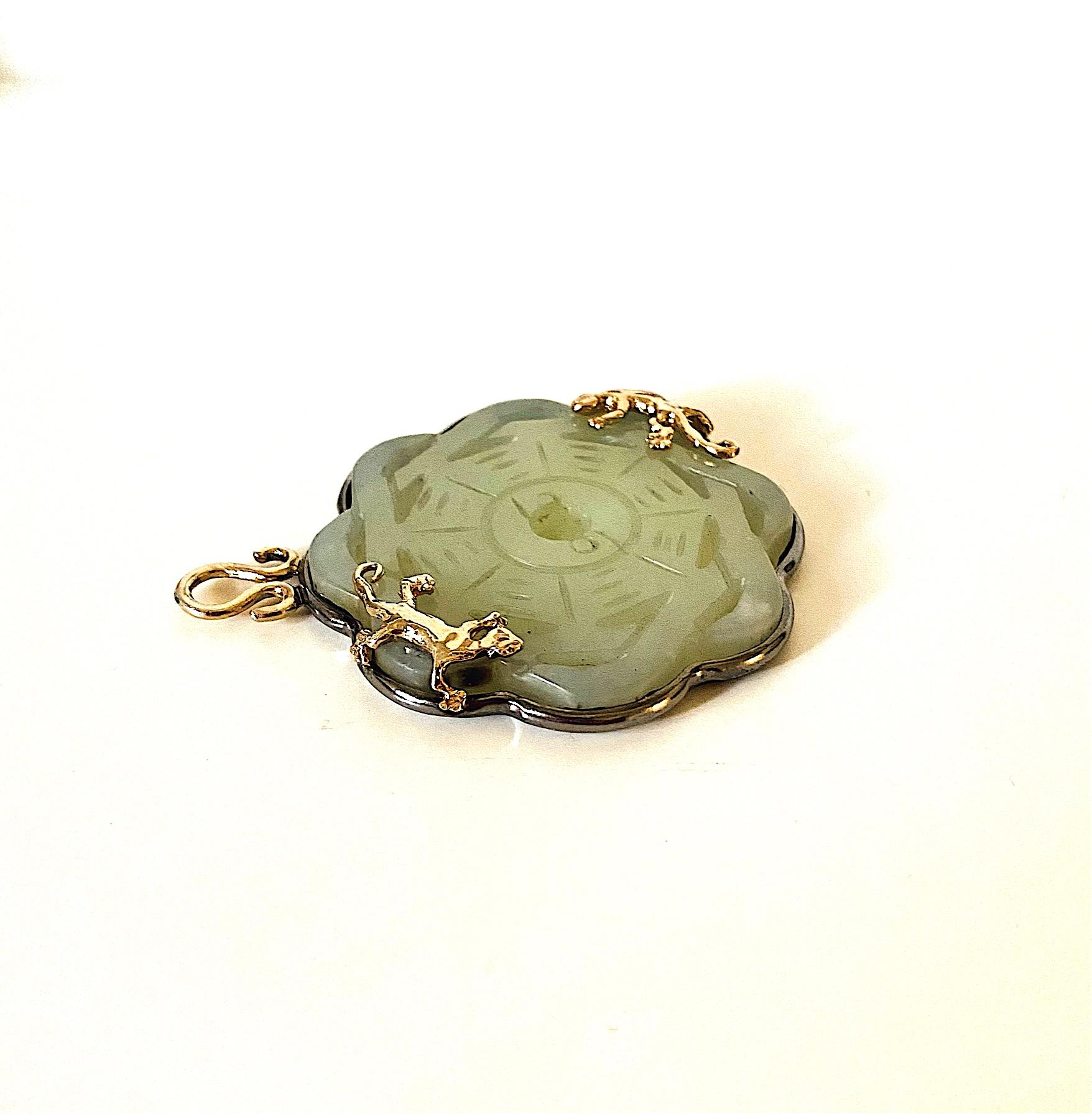 Geschnitzter Jade-Anhänger 24 Karat vergoldete Lucky and Love Gecko Seiden-Seiden-Seiden-Seil-Halskette (Kunsthandwerker*in)