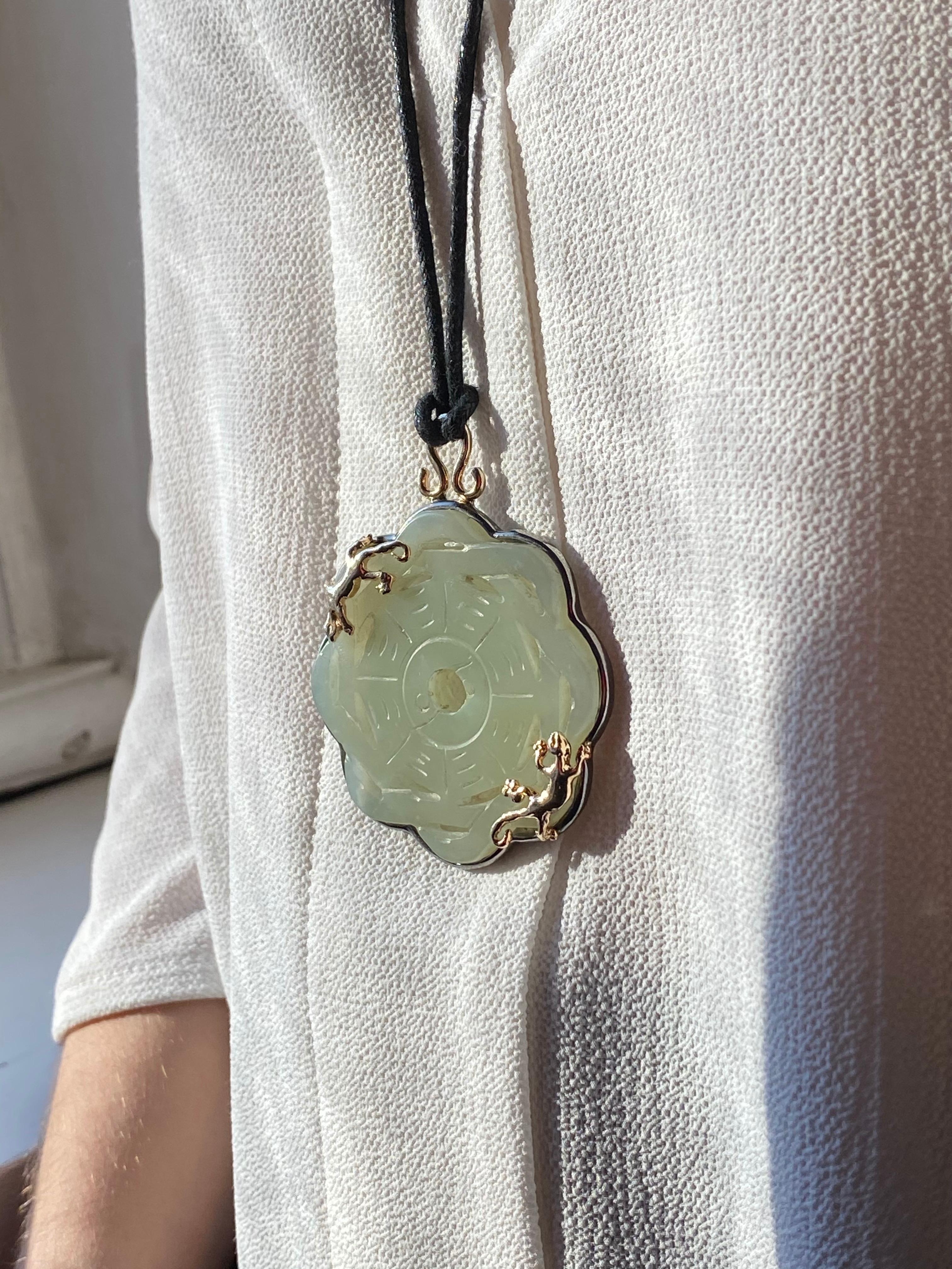 Geschnitzter Jade-Anhänger 24 Karat vergoldete Lucky and Love Gecko Seiden-Seiden-Seiden-Seil-Halskette für Damen oder Herren