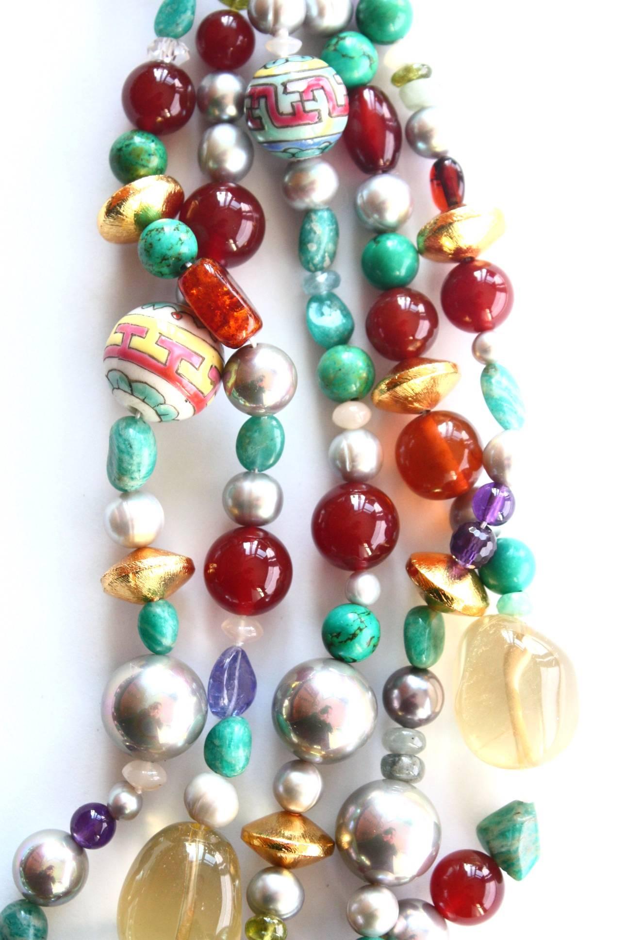 Jade, Bernstein, Amethyst, Antiquitäten, geschnitzte Jade-Elemente, lange Halskette (Perle) im Angebot