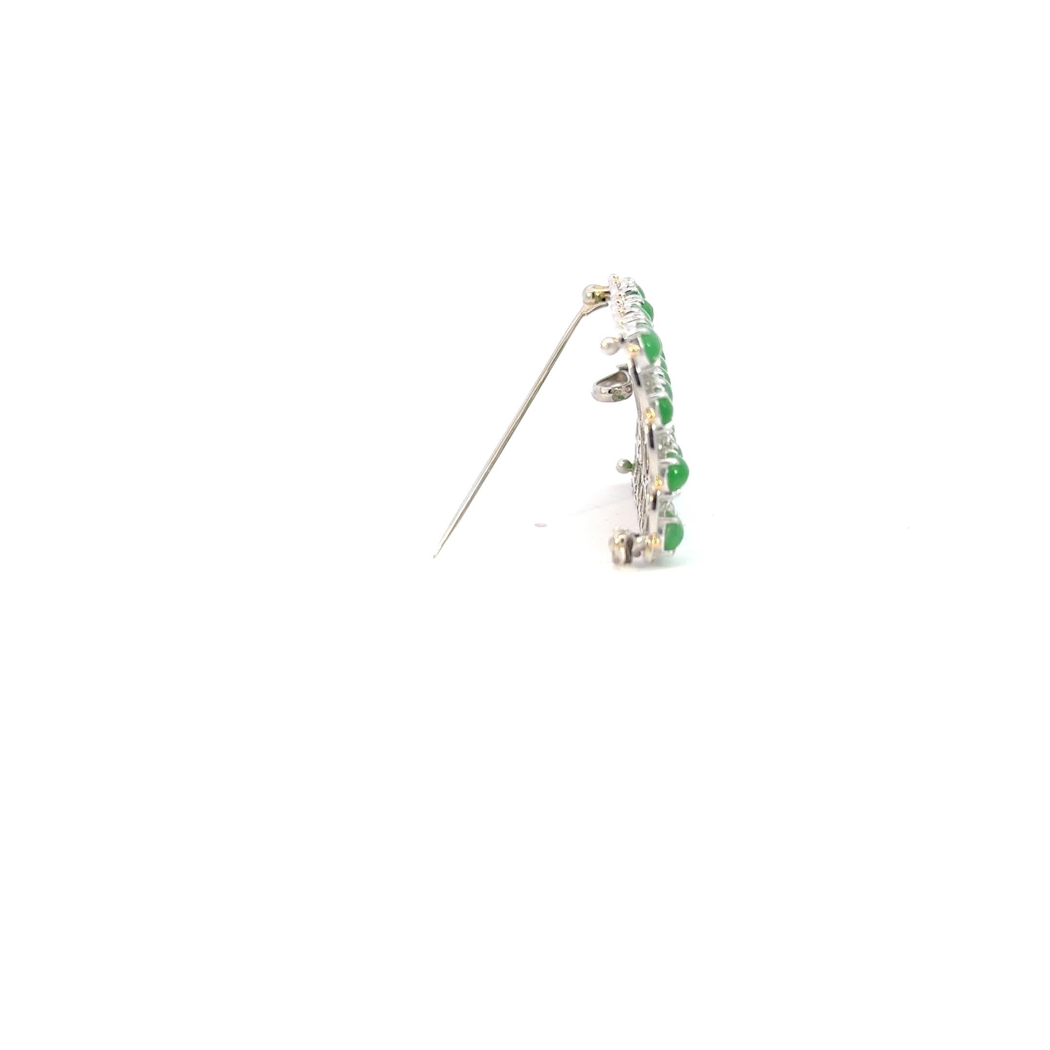 Jade and Diamond Brooch/Pendant in 18K Gold In Excellent Condition For Sale In LA, CA