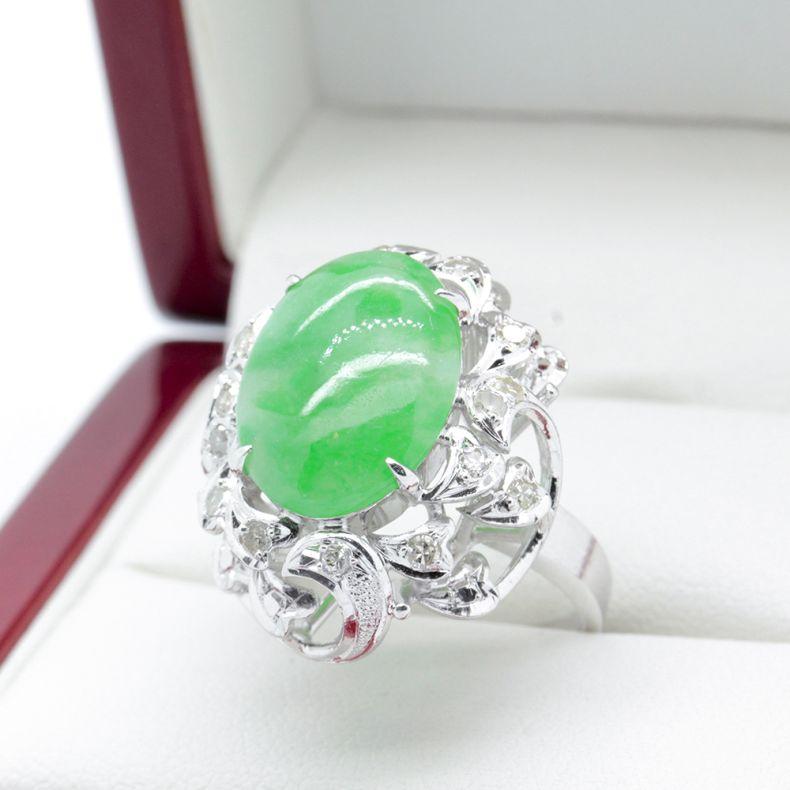 Jade and Diamond Cocktail ring in White Gold In Good Condition For Sale In BALMAIN, NSW