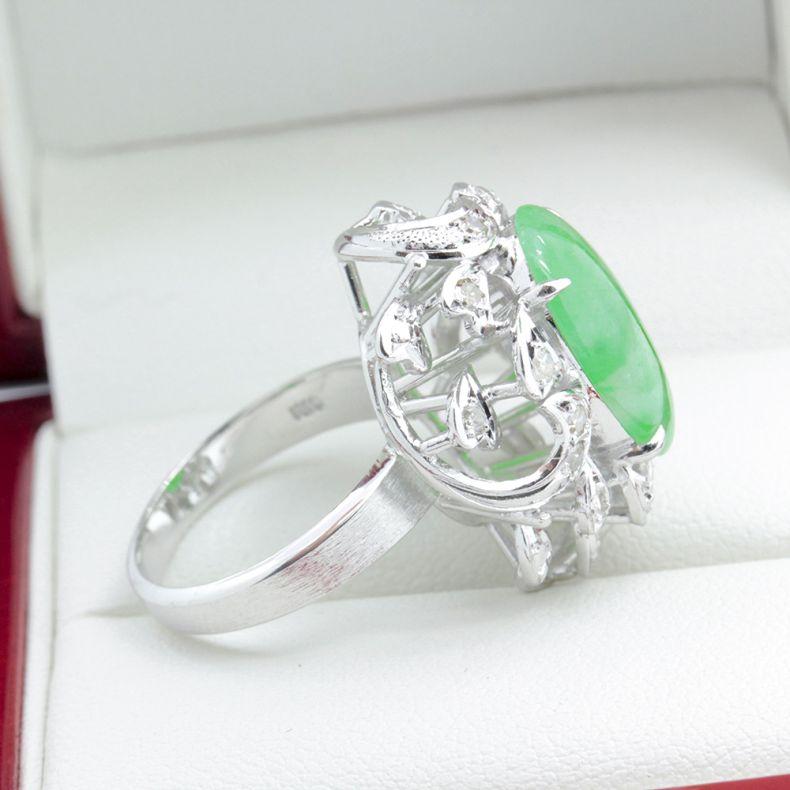 Jade and Diamond Cocktail ring in White Gold For Sale 3