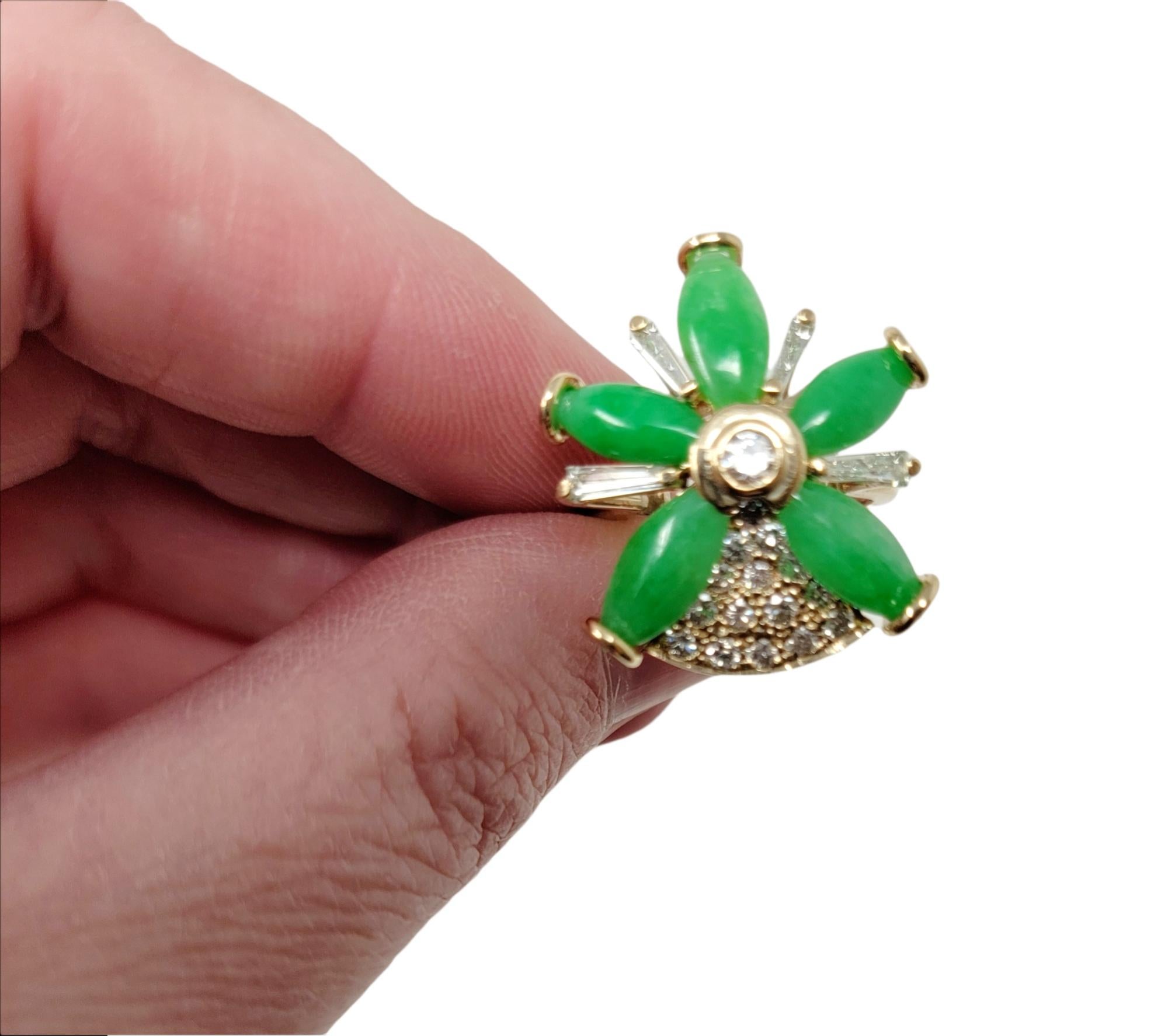 Jade and Diamond Flower Cocktail Ring in 14 Karat Yellow Gold 4.50 Carats Total For Sale 2