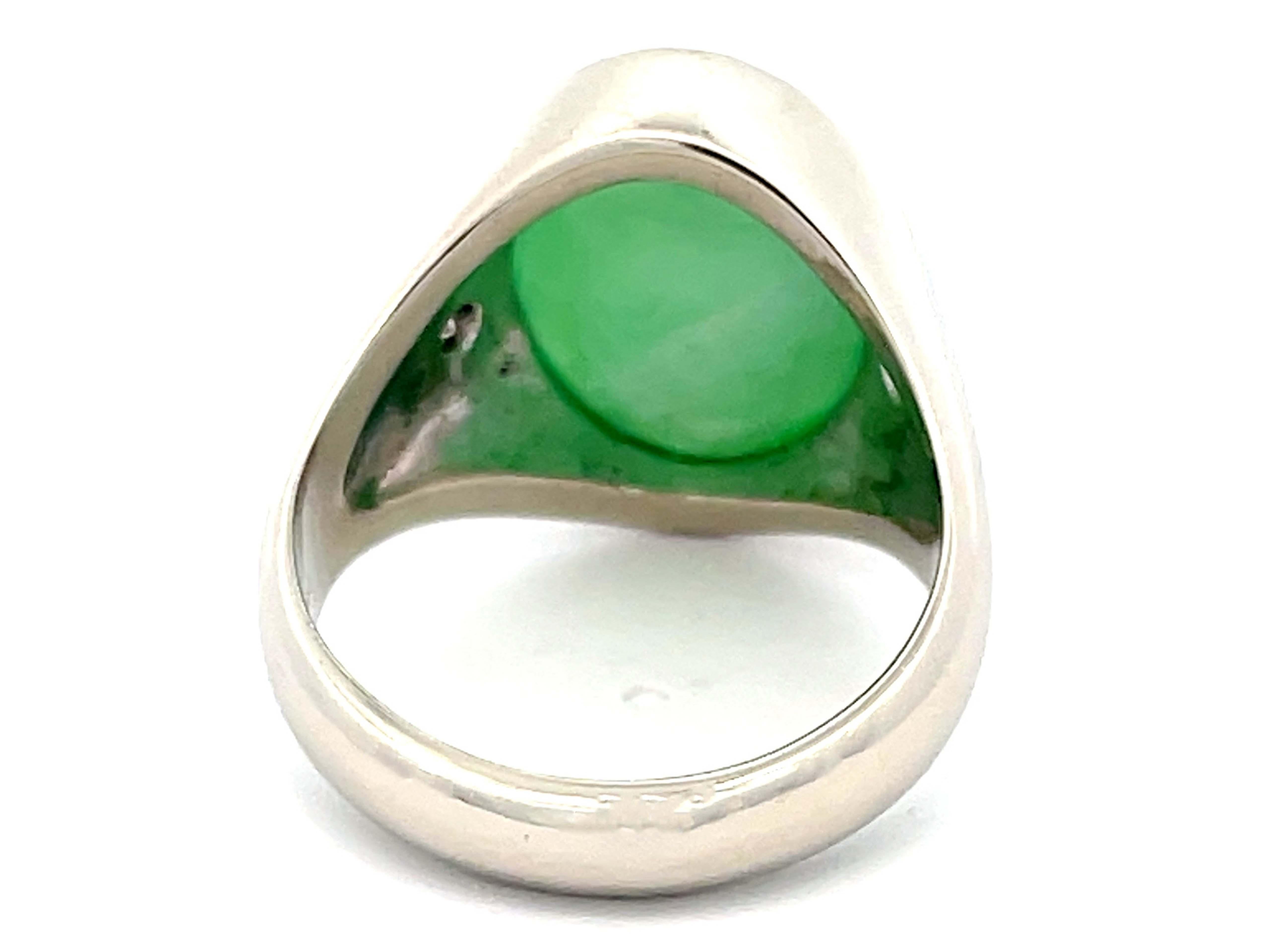 Jade and Diamond High Polish Finish Ring in 14k White Gold In Excellent Condition For Sale In Honolulu, HI