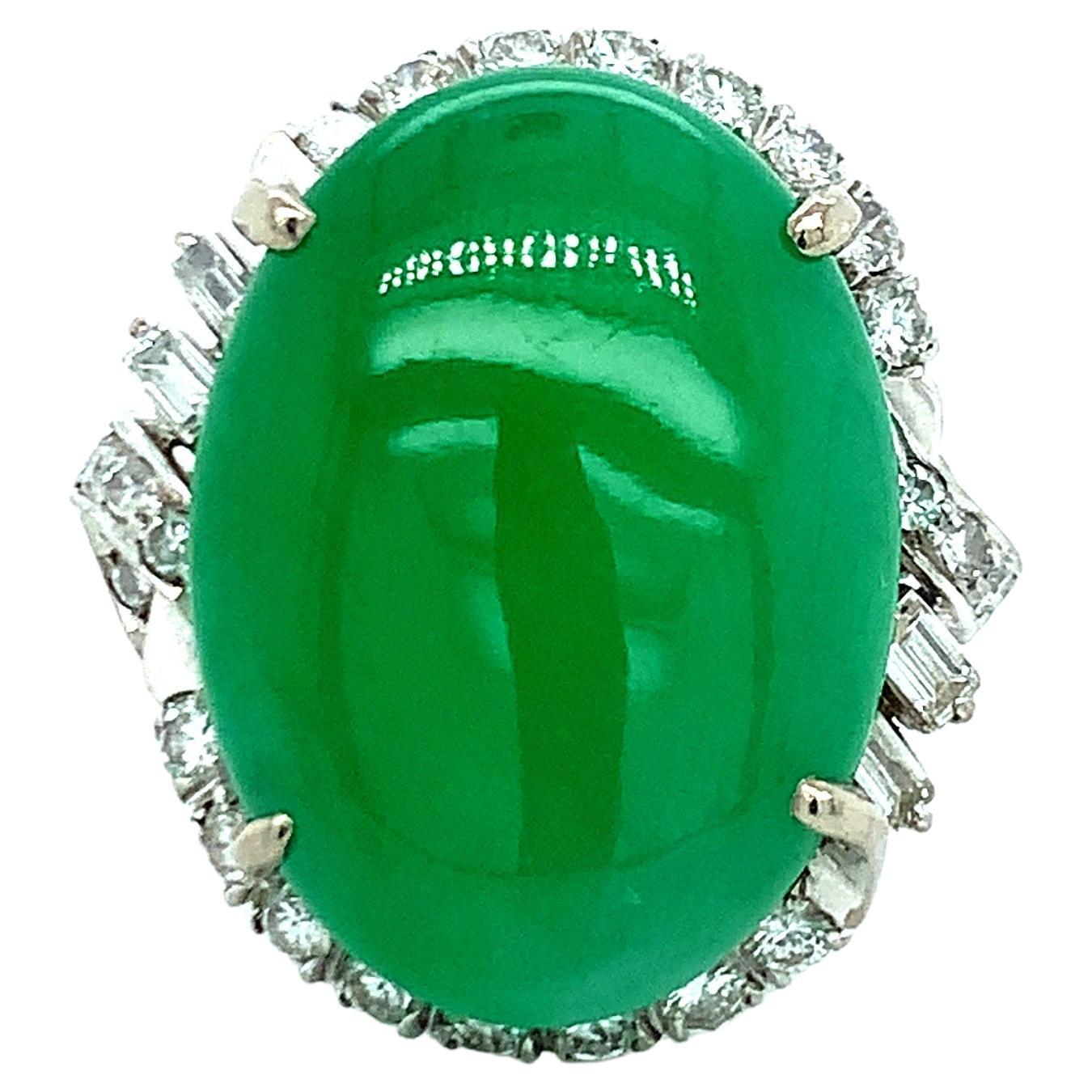 Ring aus Jade und Diamanten