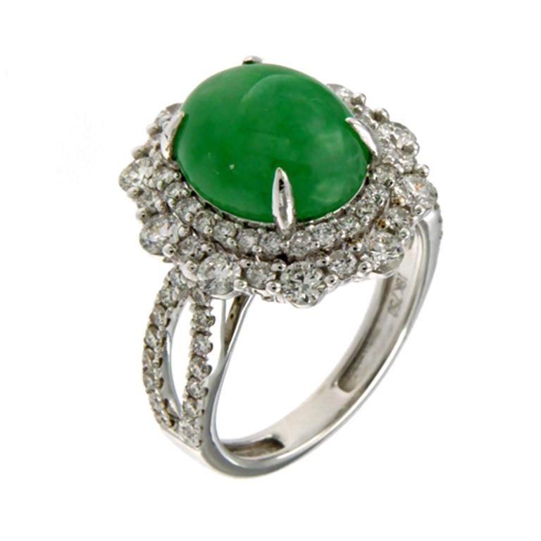 Vintage 5.95Ct Jadeite and Diamond Ring in 18 Karat White Gold In New Condition For Sale In Hong Kong, HK