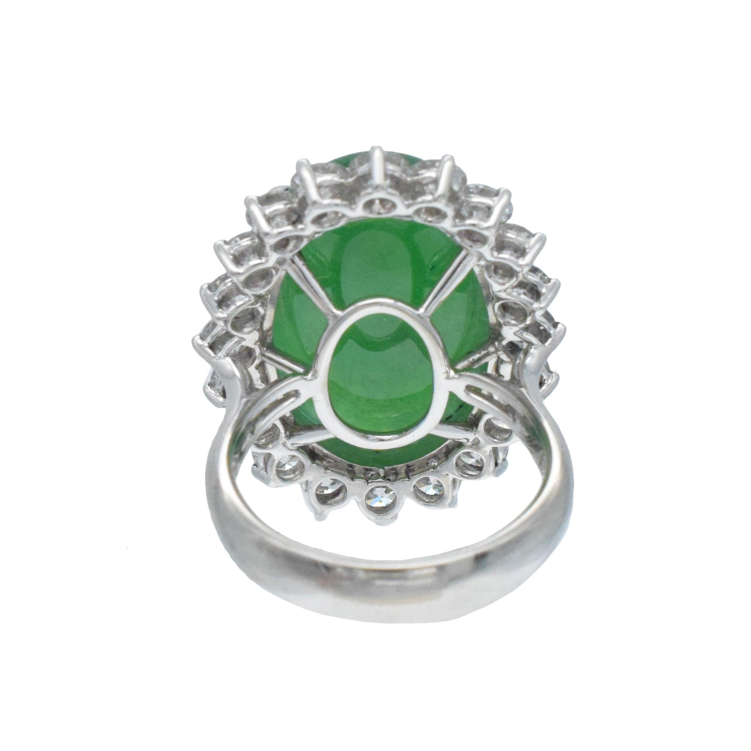 Anello di giada e diamanti  Platino In condizioni ottime in vendita a New York, NY