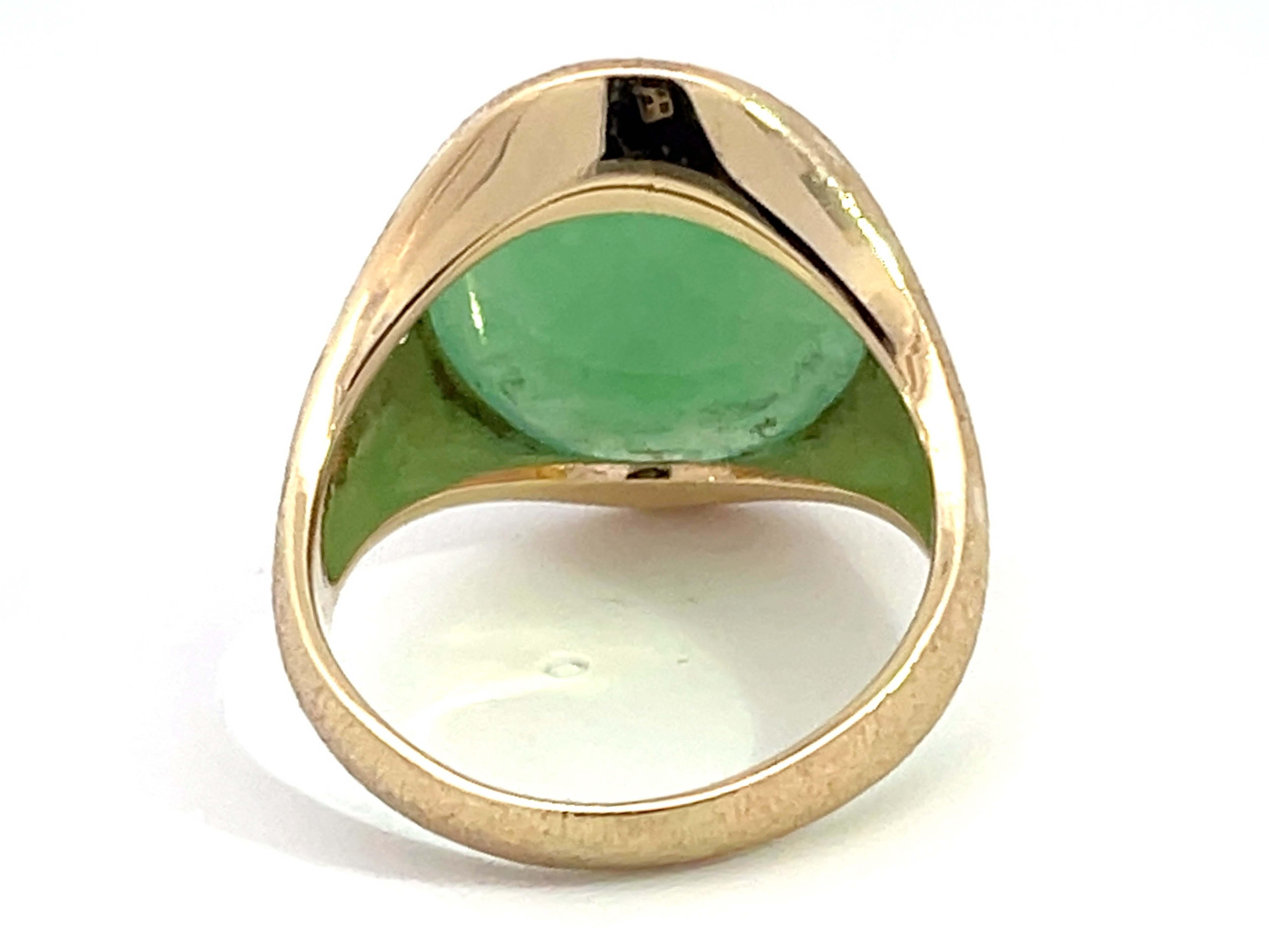 Jade and Diamond Satin Finish Ring in 14k Yellow Gold In Excellent Condition For Sale In Honolulu, HI