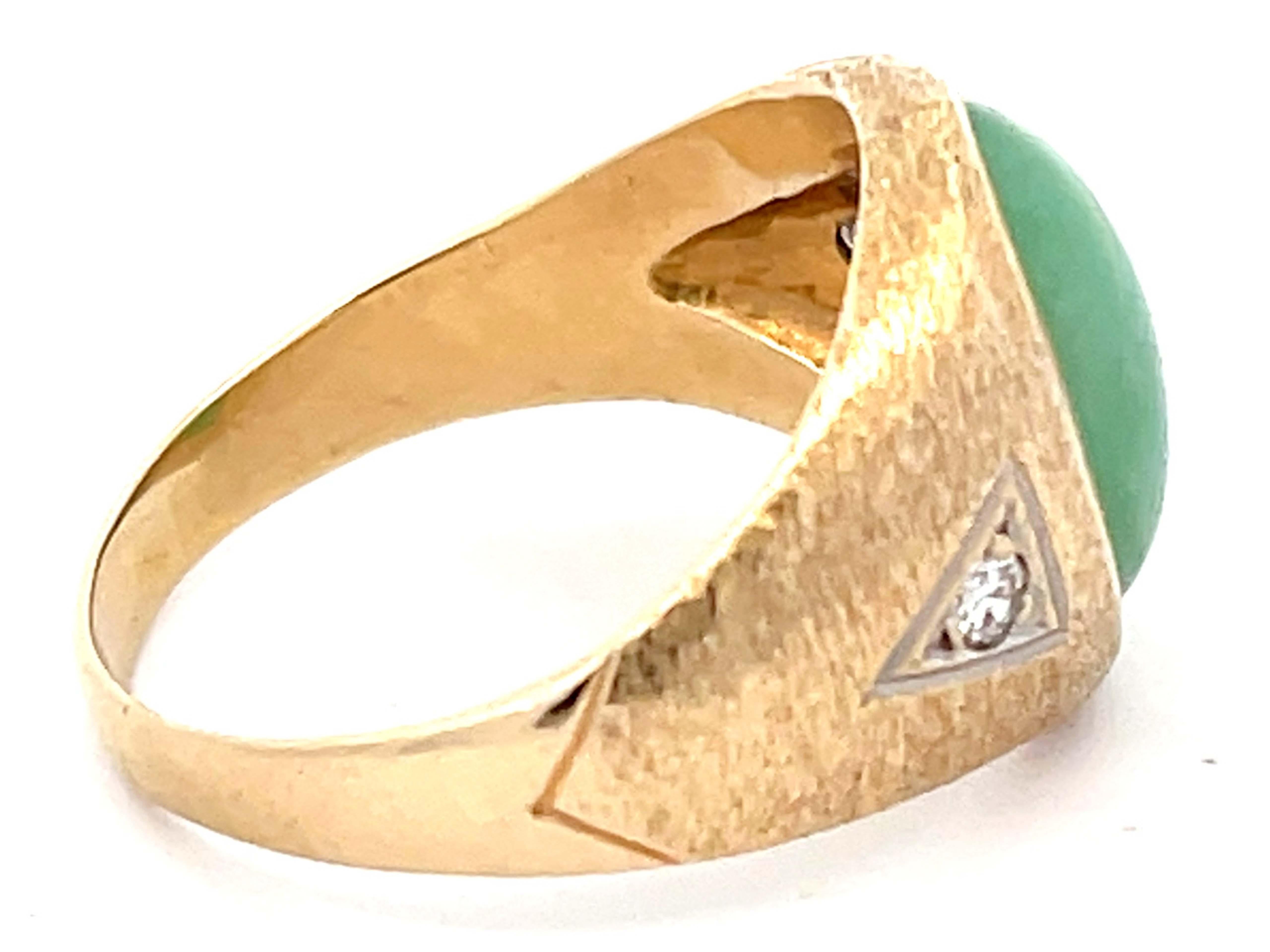 Modern Jade and Diamond Textured Finish Ring in 14k Yellow Gold For Sale