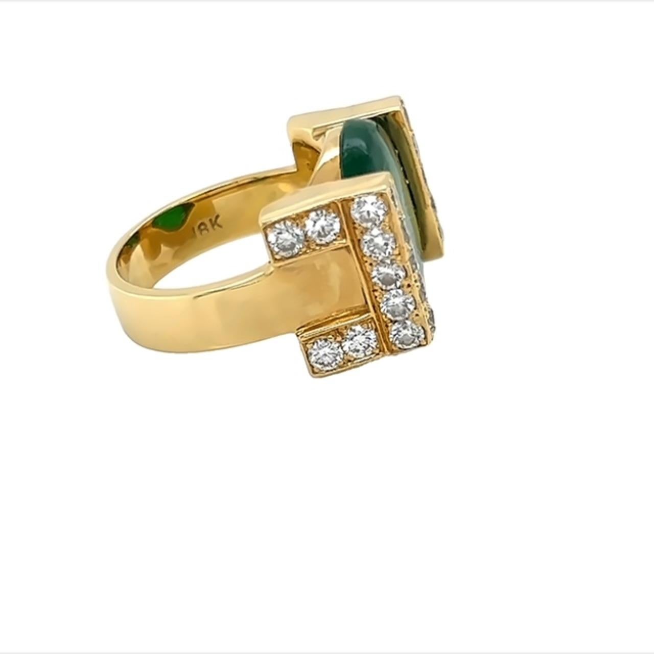 Women's Jade And Diamonds in 18k Yellow Gold Cocktail Ring For Sale