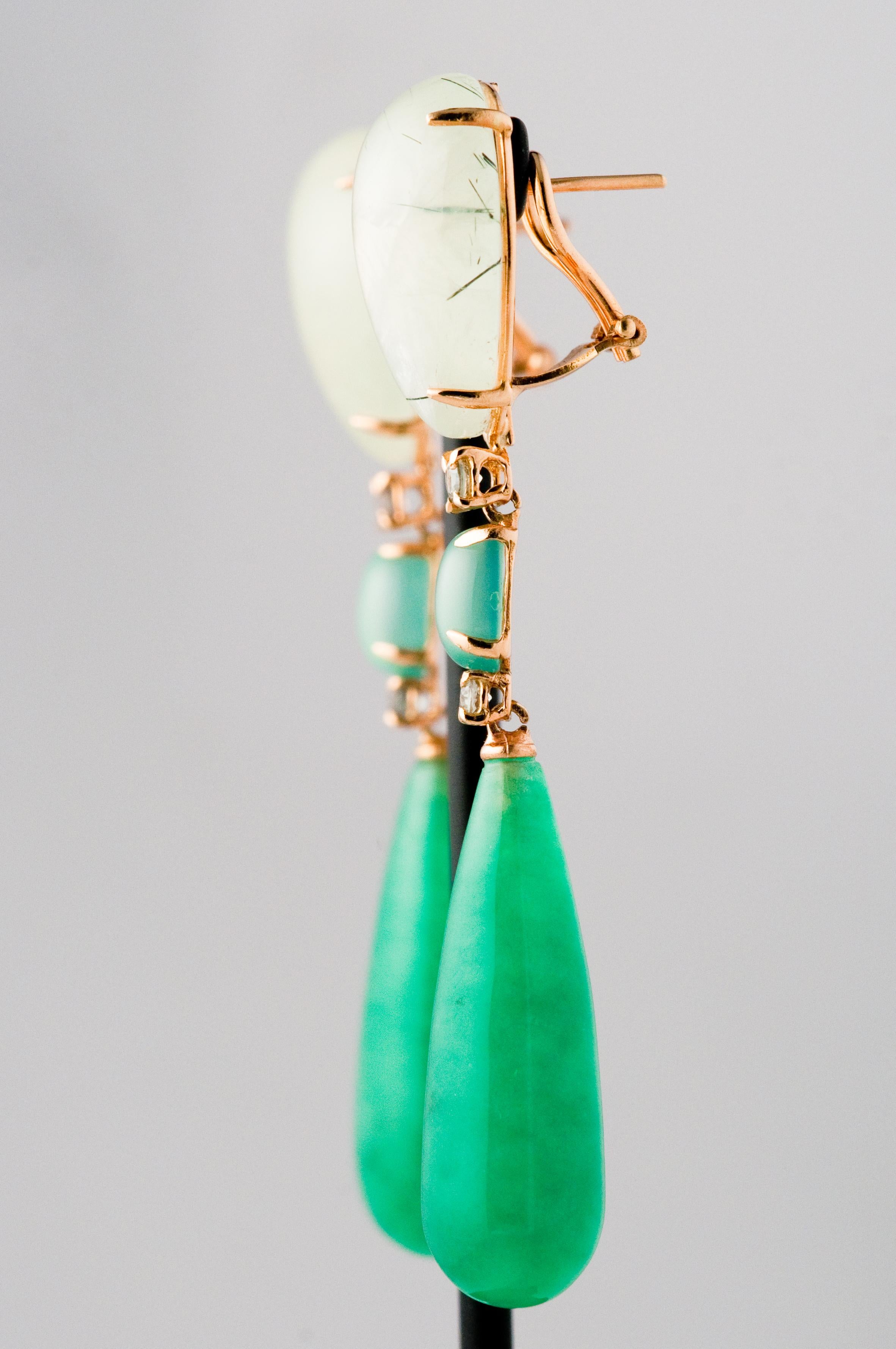 Discover this jade, prinite green and sapphire with Yellow Gold Chandelier Earrings. 
Jades 
Prinite
Sapphire 
Gold 18 Carat