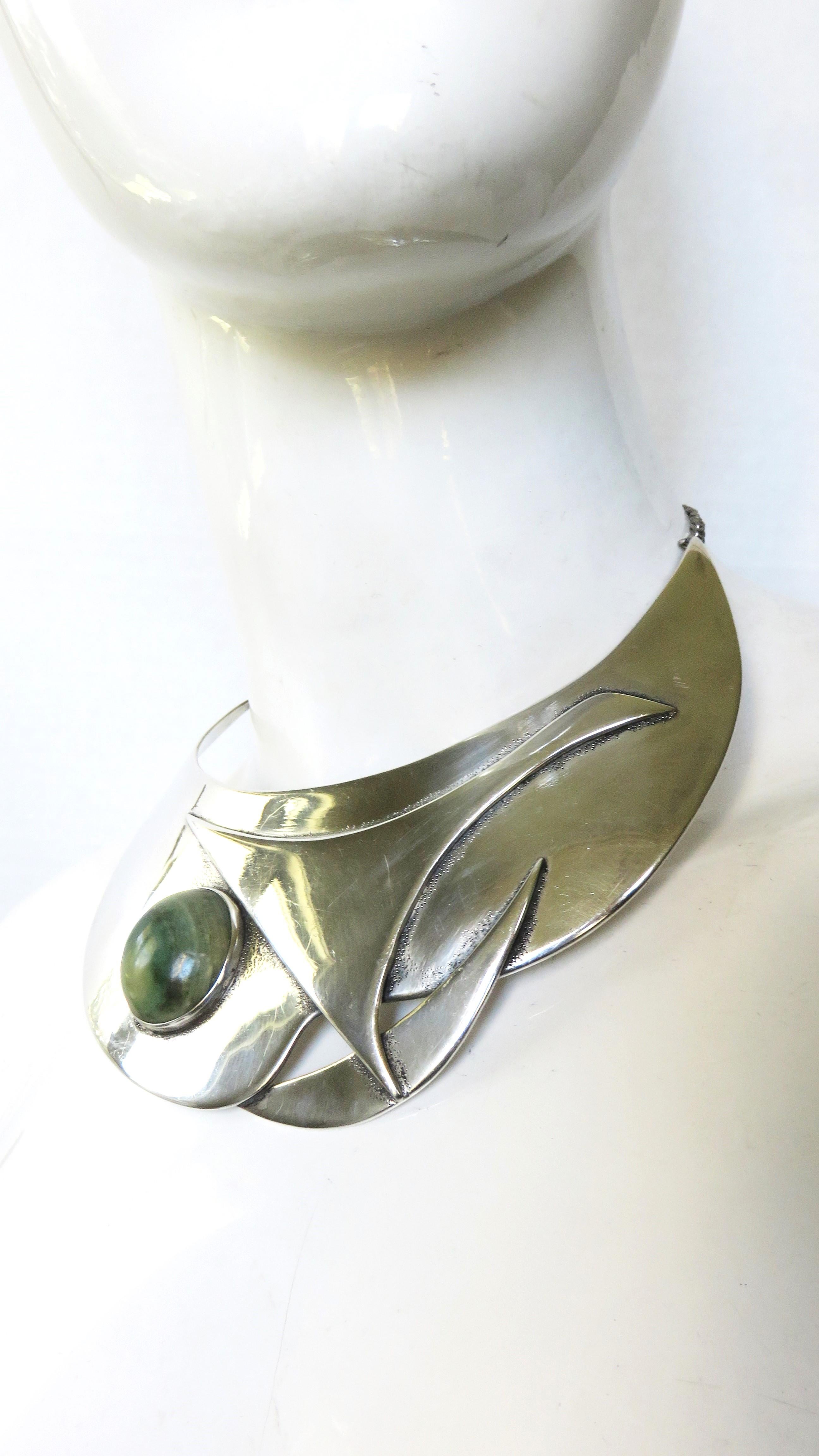 Taglio rotondo Girocollo in giada e argento sterling in vendita