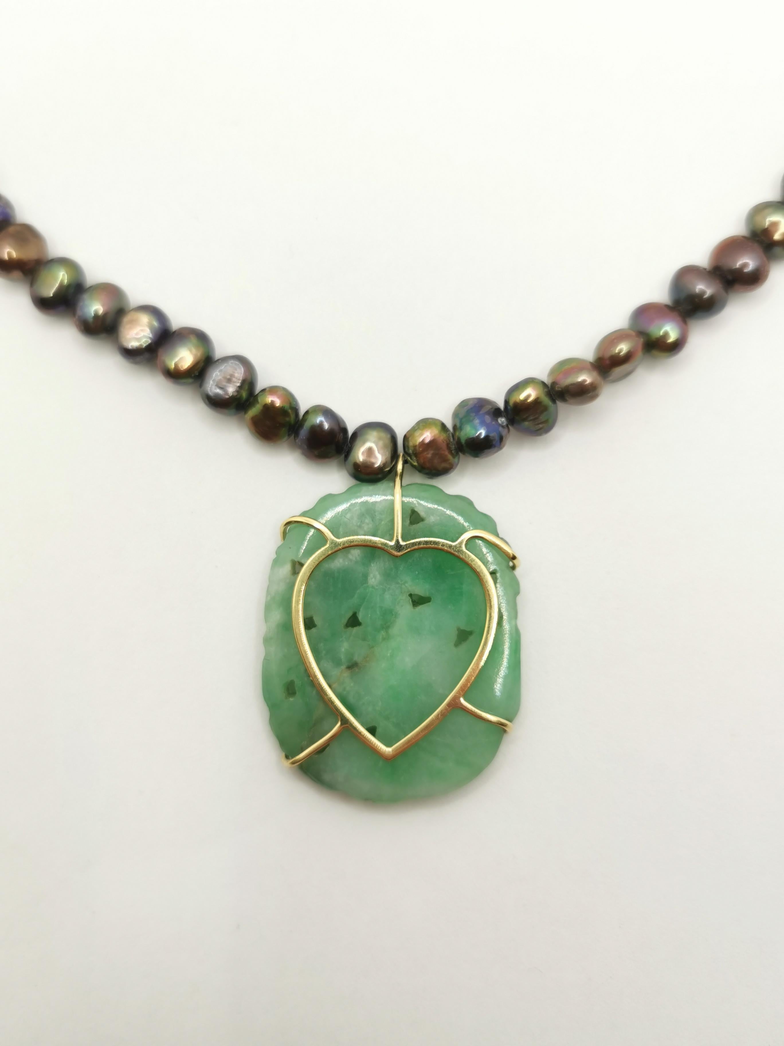 Halskette aus 18 Karat Gelbgold mit Jade und Tahiti-Süßwasserperlen (Gemischter Schliff) im Angebot