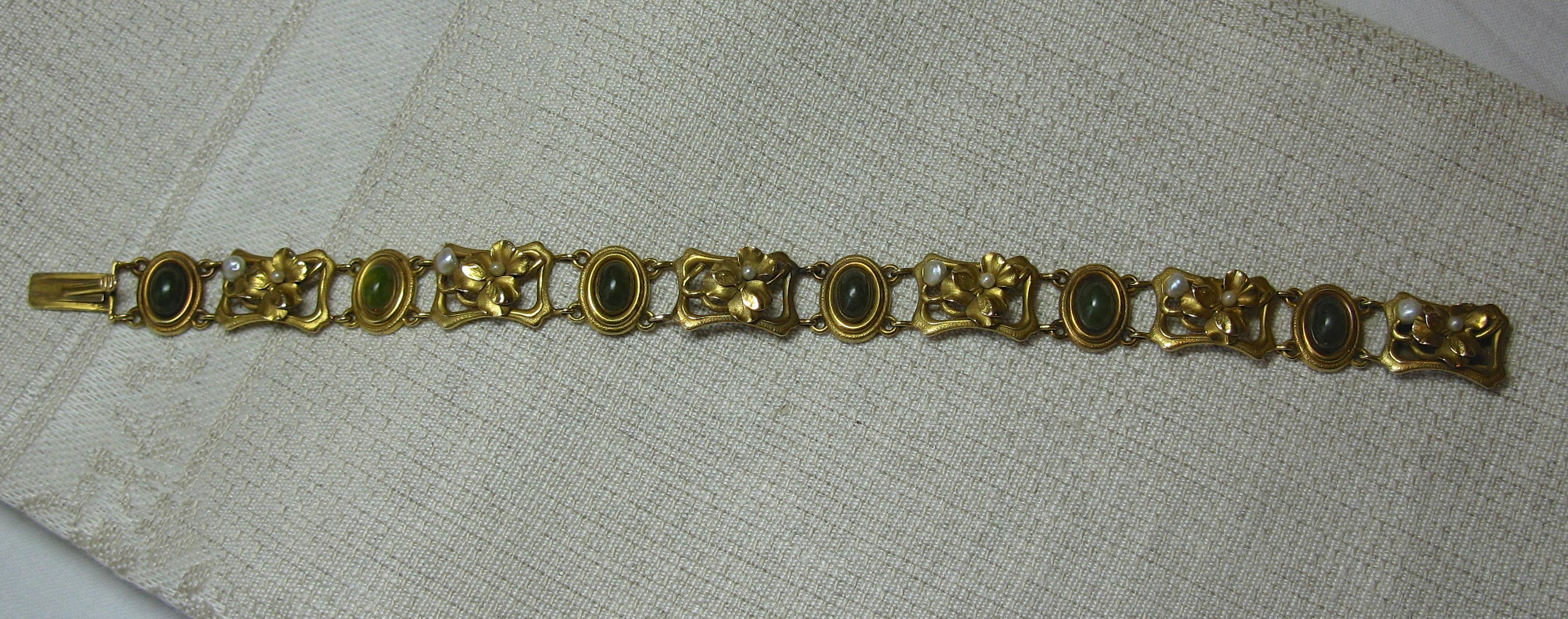 Jade Art Nouveau Pansy Flower Bracelet 14 Karat Gold Pearl Antique For Sale 2