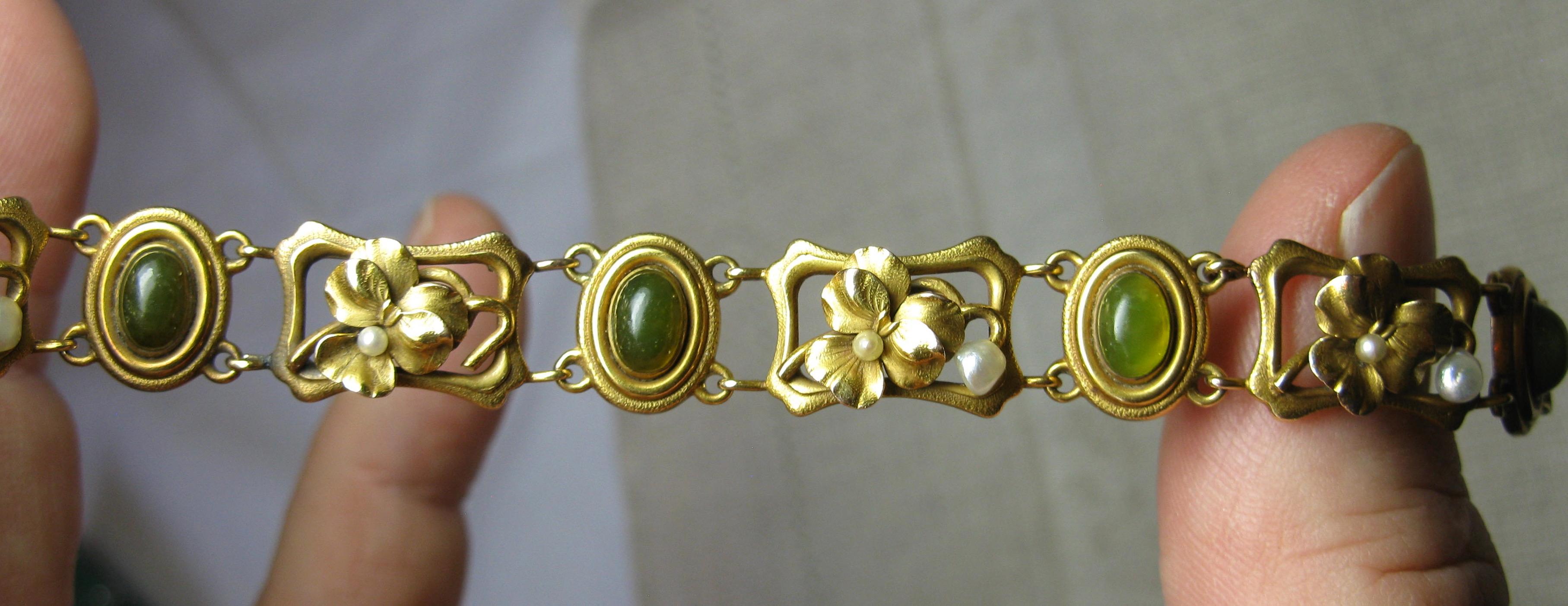 Jade Art Nouveau Pansy Flower Bracelet 14 Karat Gold Pearl Antique For Sale 4