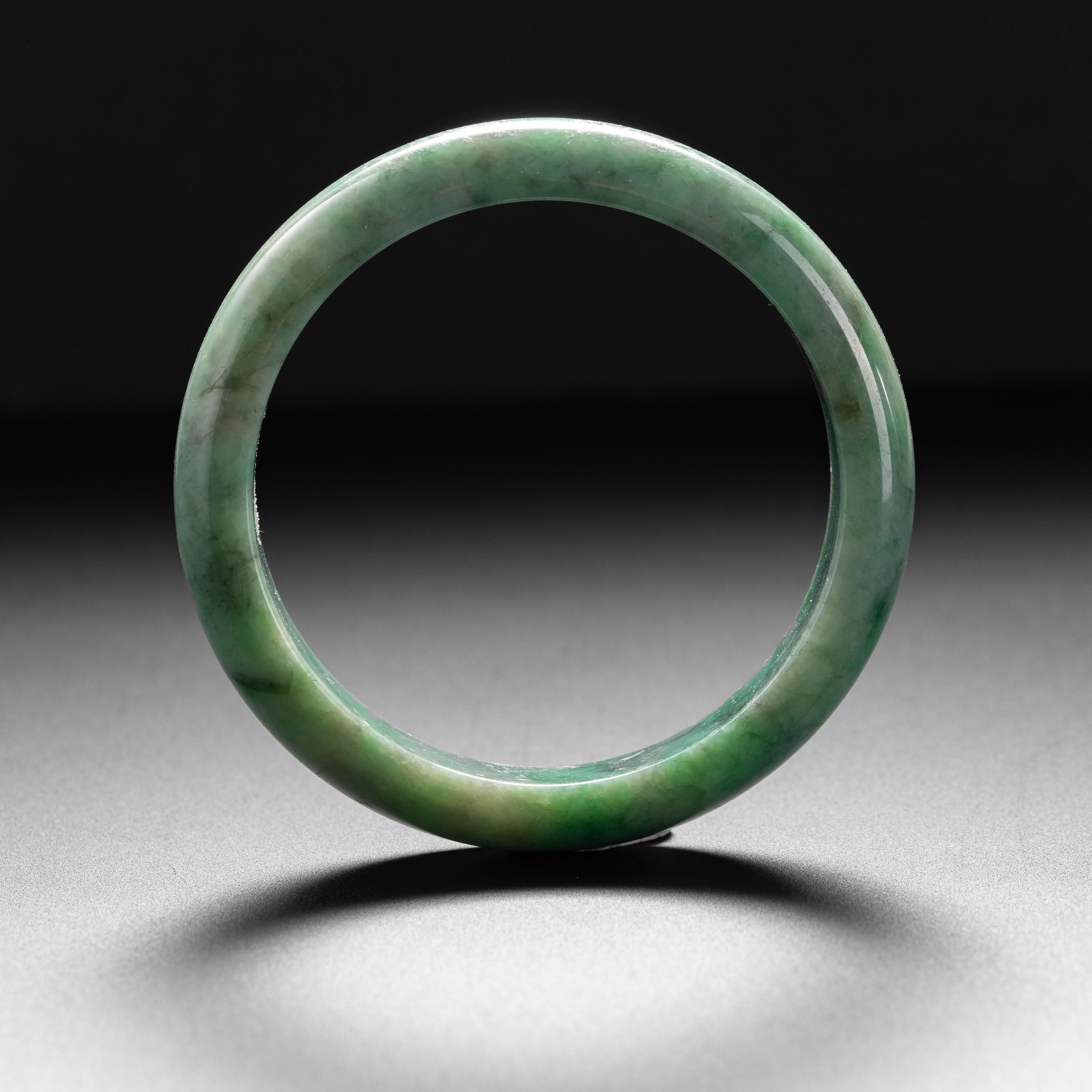 Taglio rotondo Bangle di giada verde mela chiaro certificato e non trattato in vendita