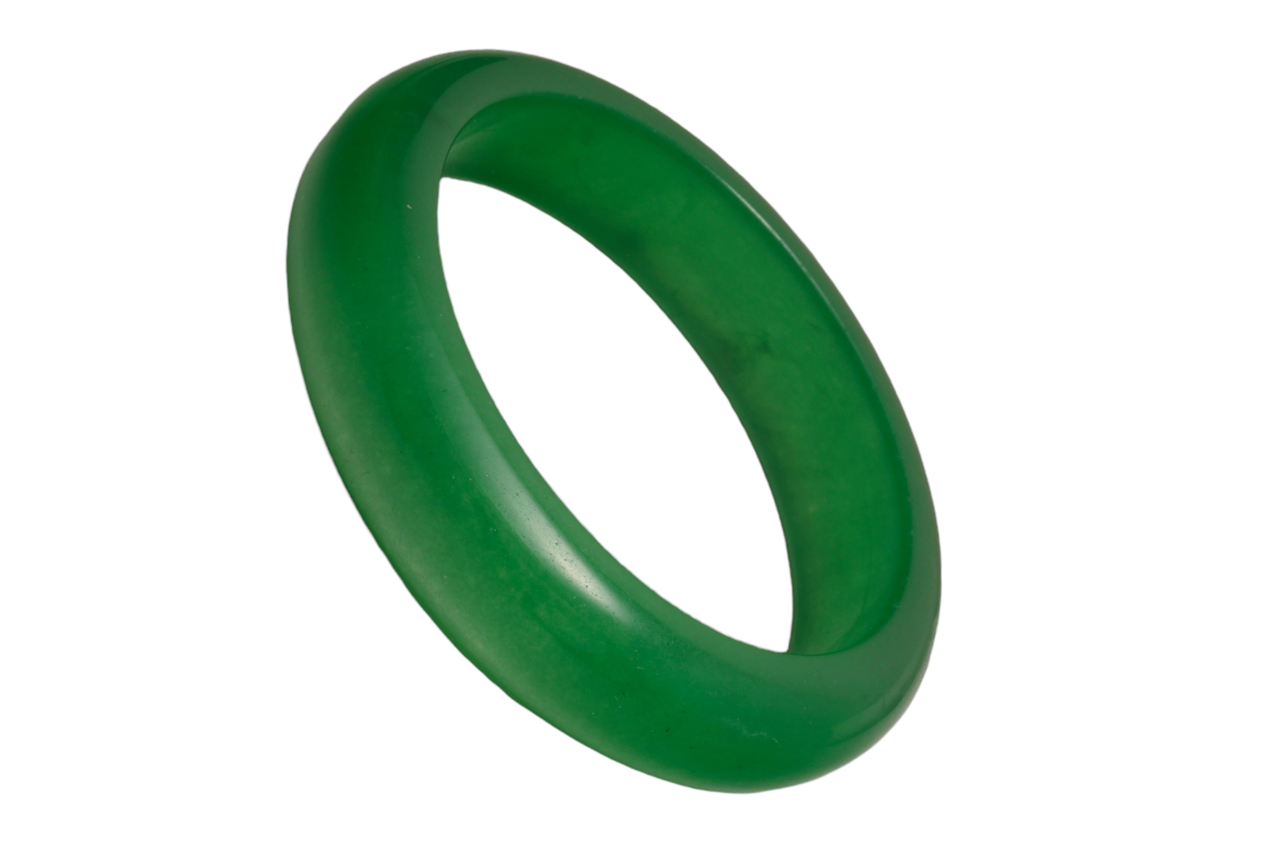 Bangle di giada di grado A, colore verde intenso in vendita 9