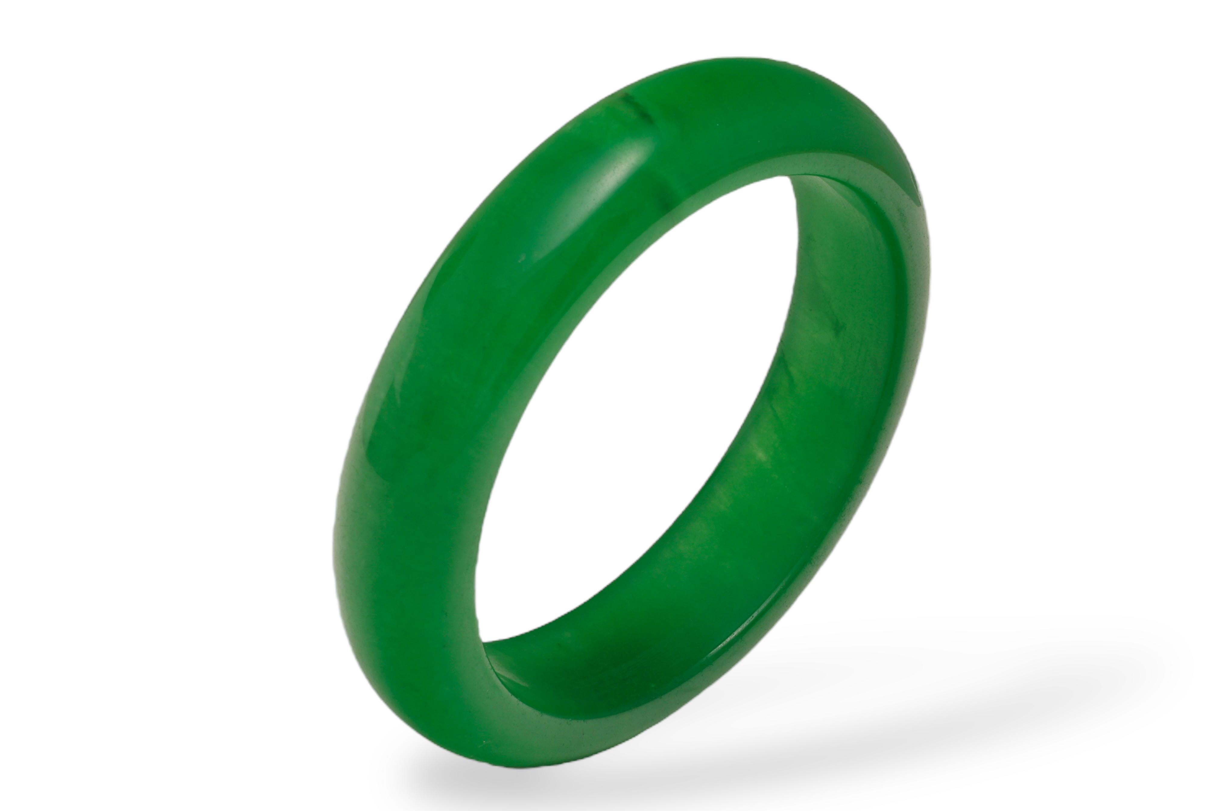 Bangle di giada di grado A, colore verde intenso In condizioni ottime in vendita a Antwerp, BE