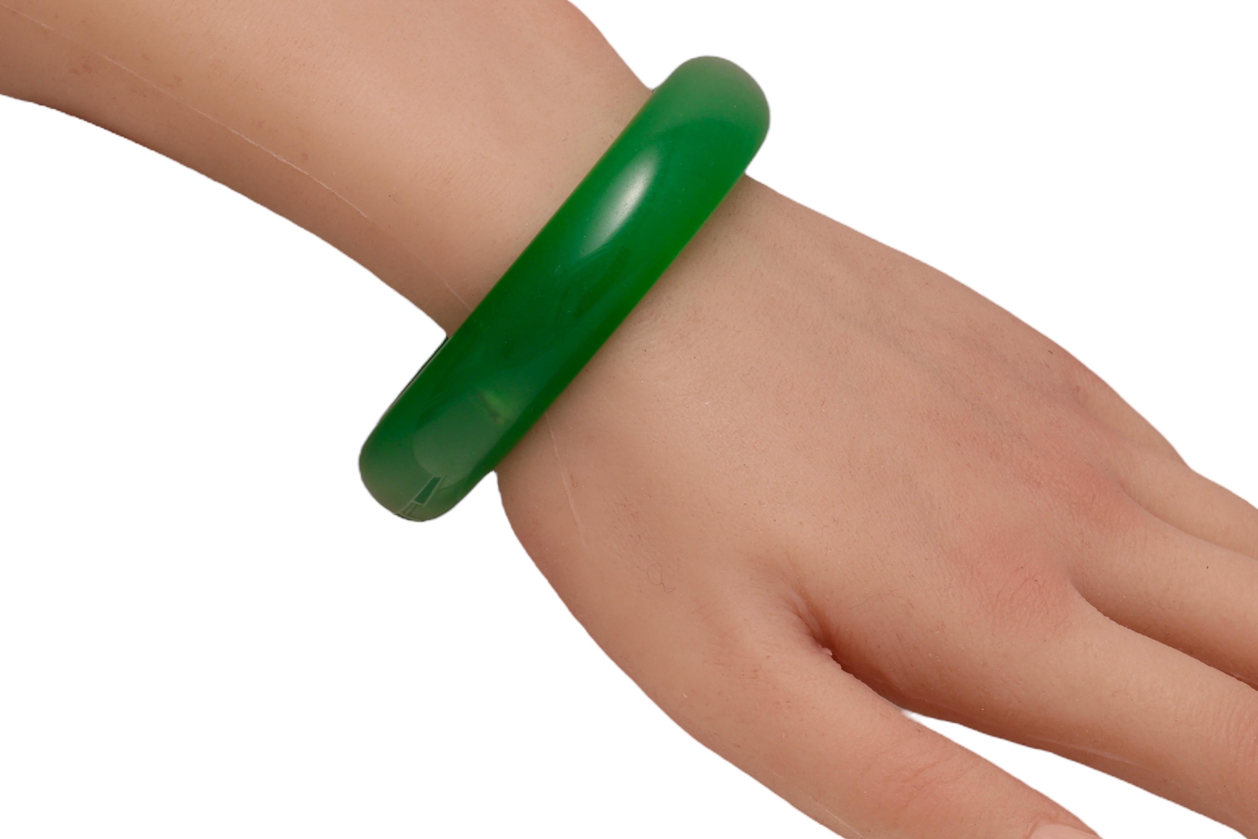 Bangle di giada di grado A, colore verde intenso in vendita 1