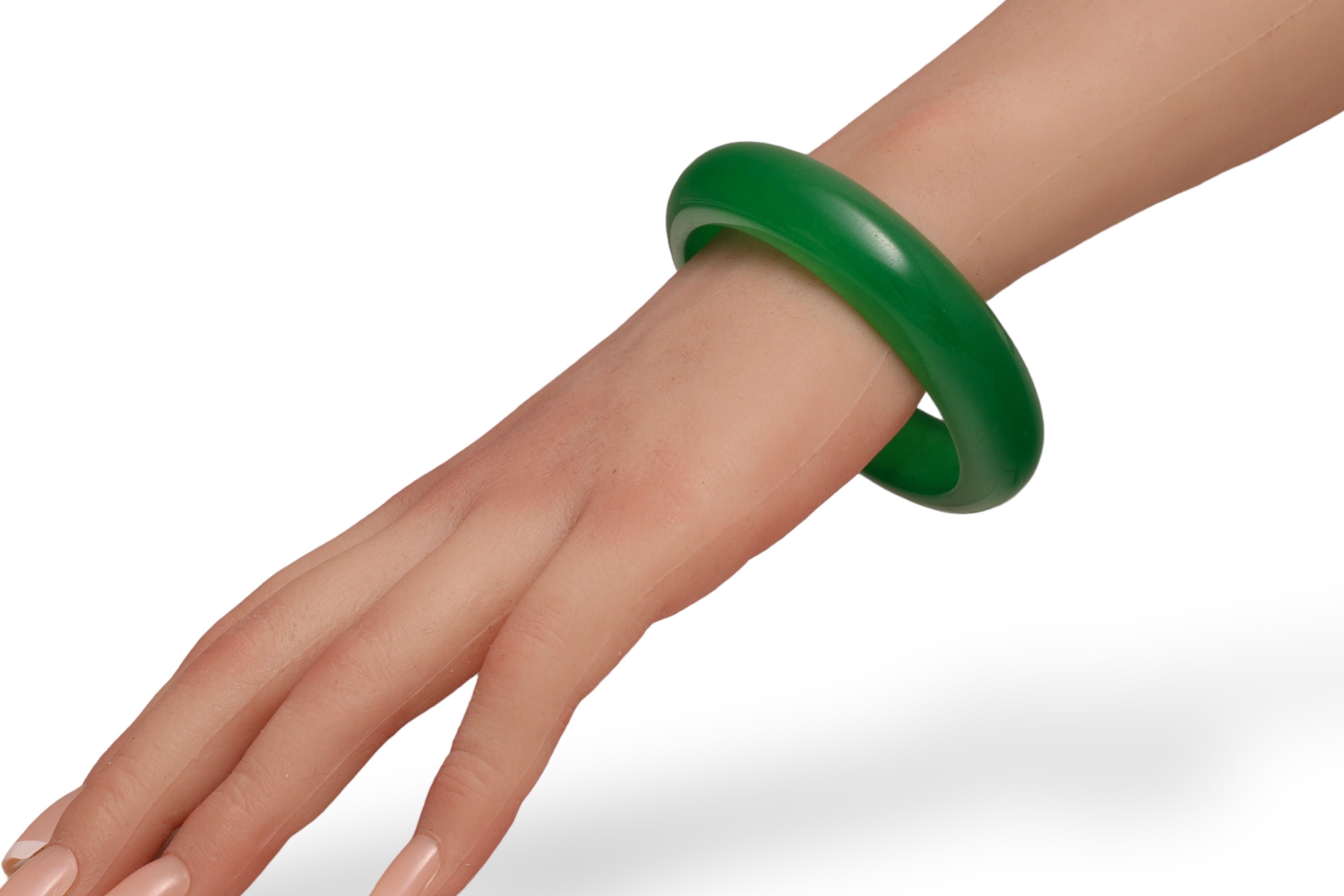 Bangle di giada di grado A, colore verde intenso in vendita 2