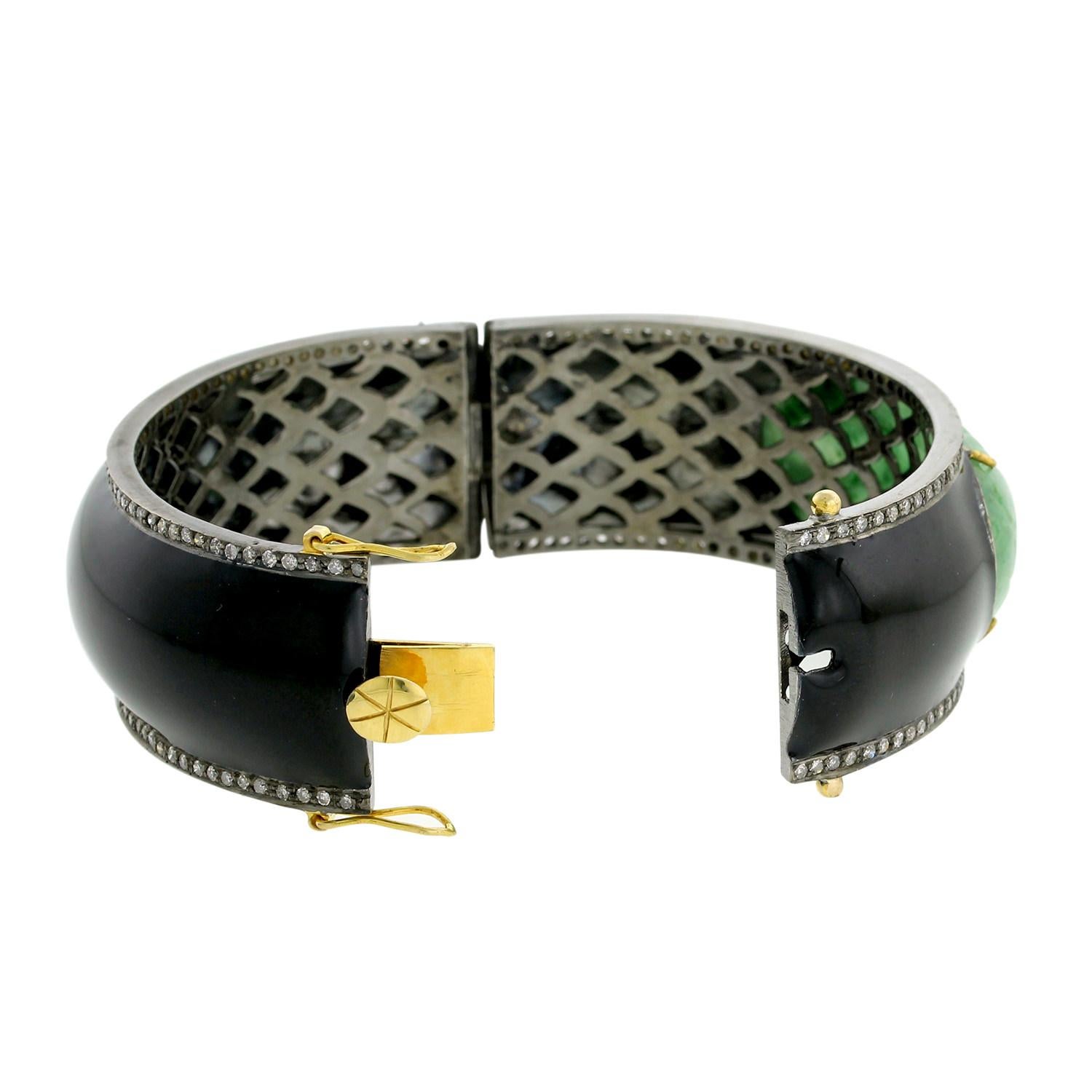 Jade Black Enamel Bangle in silver with Diamonds

Closure: 

18kt: 3.83gms
Diamond: 2.31cts
Silver: 40.15gms
Jade:36.50cts