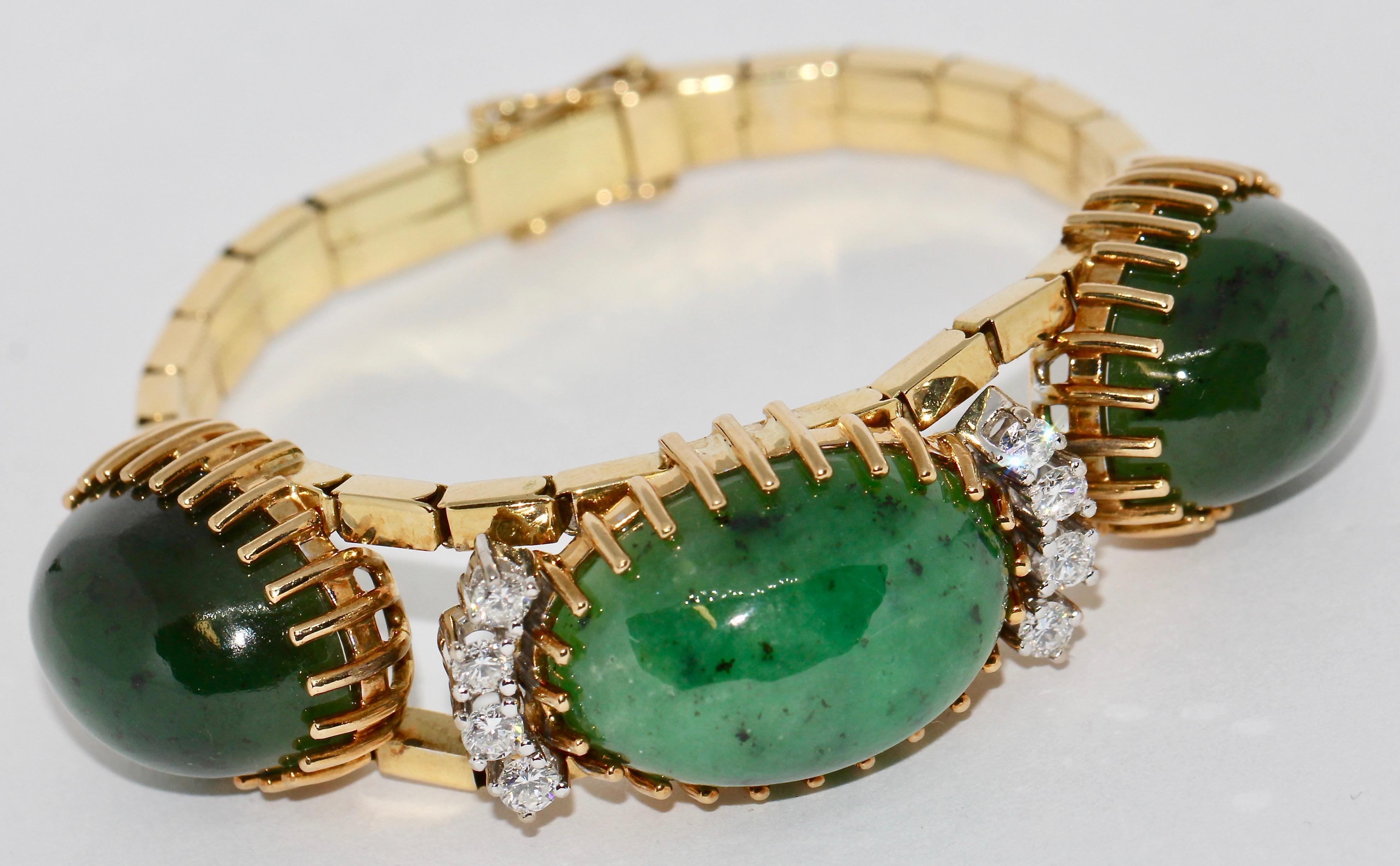 Beautiful Jade Bracelet, Bangle, 18 Karat Gold with Diamonds.

The eight diamonds have a very good clarity and white color.

You will find the matching necklace, ring and pendant in our other offers.